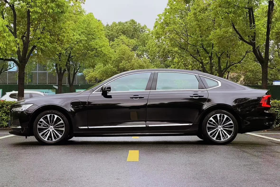 Volvo S90 PHEV 2023 г. 31013 км. — фото 4