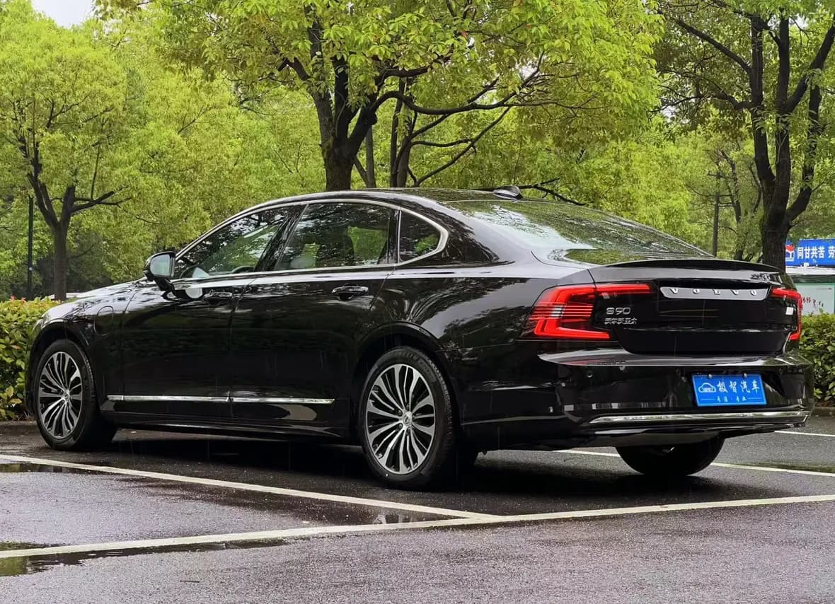 Volvo S90 PHEV 2023 г. 31013 км. — фото 5