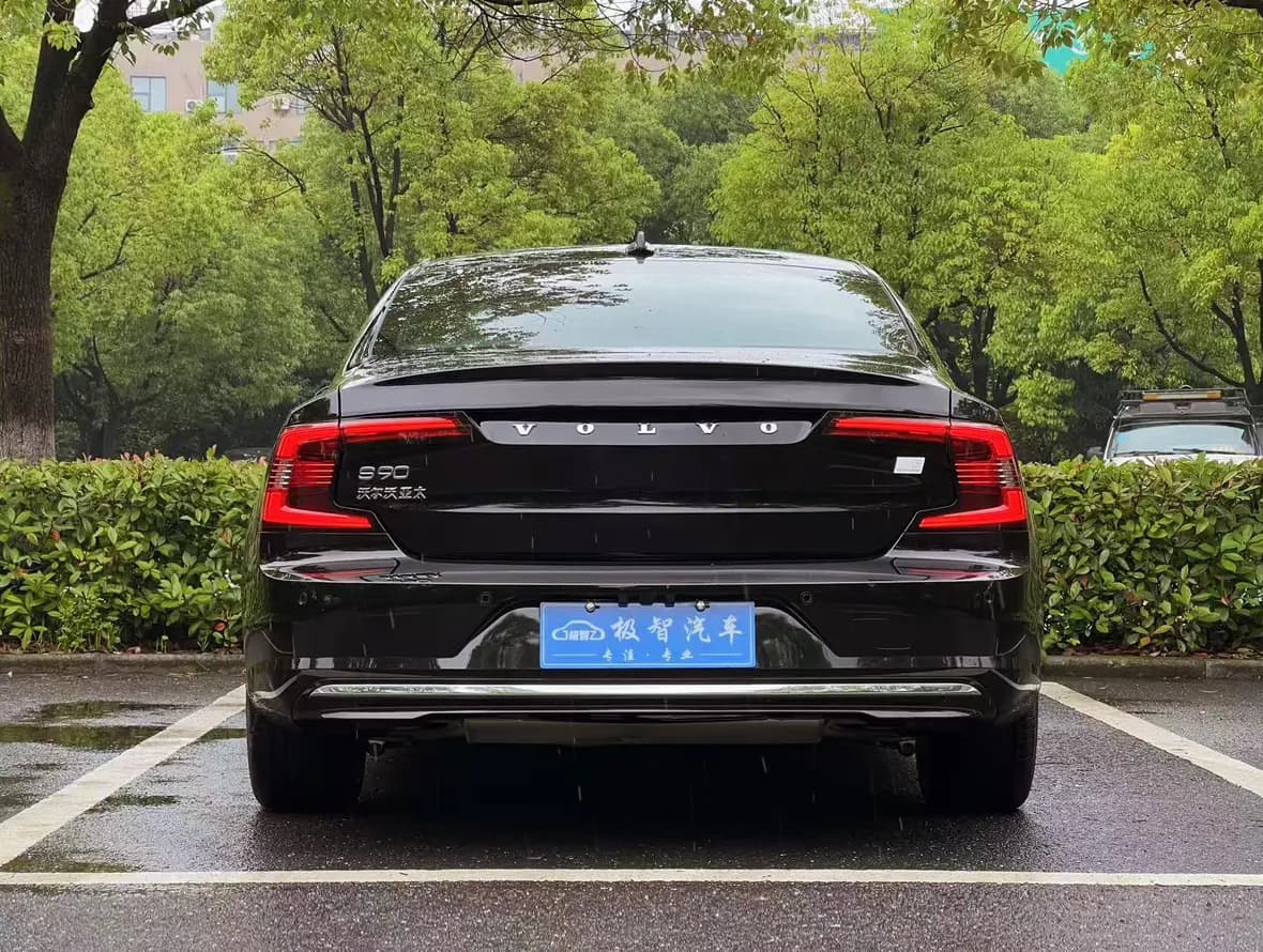 Volvo S90 PHEV 2023 г. 31013 км. — фото 6