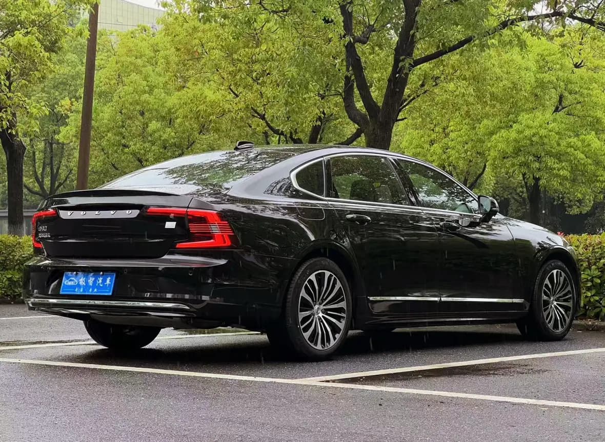 Volvo S90 PHEV 2023 г. 31013 км. — фото 7