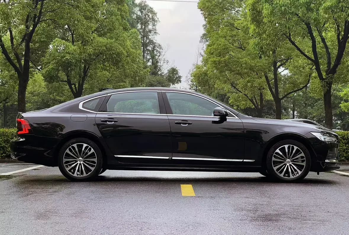 Volvo S90 PHEV 2023 г. 31013 км. — фото 8