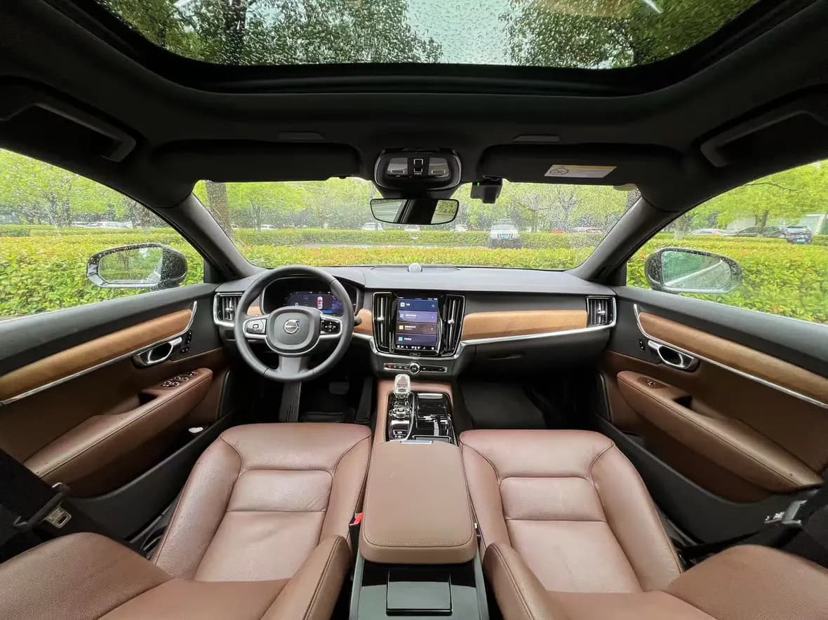 Volvo S90 PHEV 2023 г. 31013 км. — фото 10