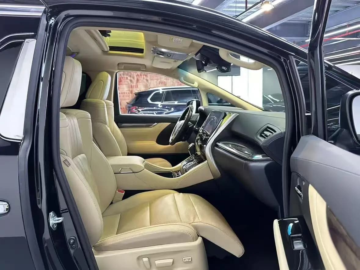 Toyota Alphard 2022 г. 90138 км. — фото 11