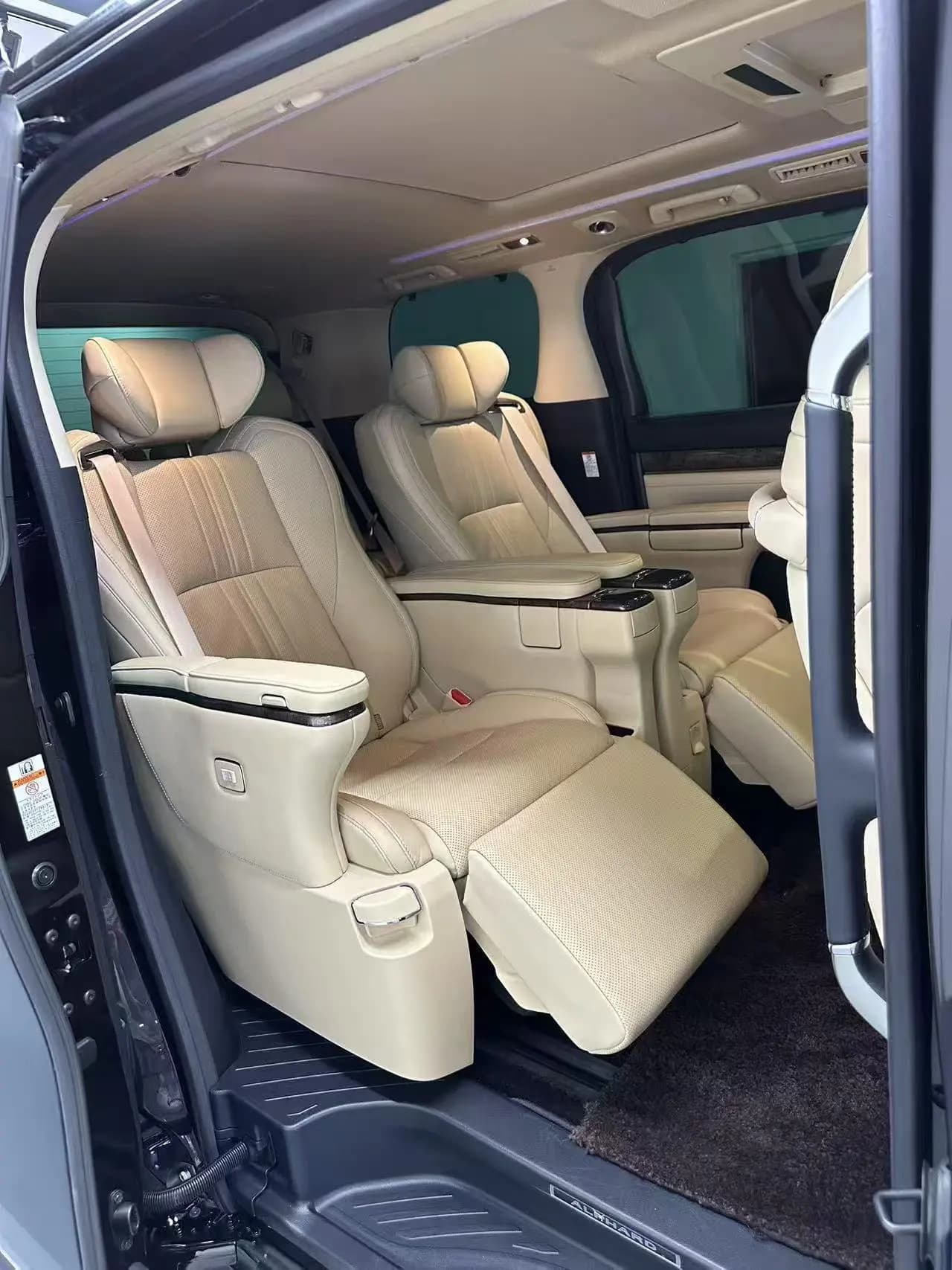 Toyota Alphard 2022 г. 90138 км. — фото 13