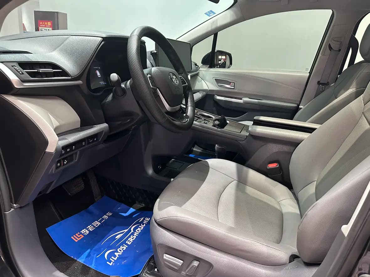 Toyota Granvia 2023 г. 55069 км. — фото 14