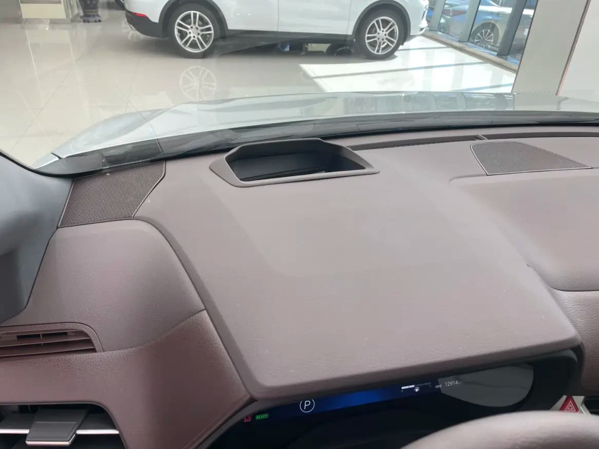 Toyota Granvia 2025 г. 12071 км. — фото 12
