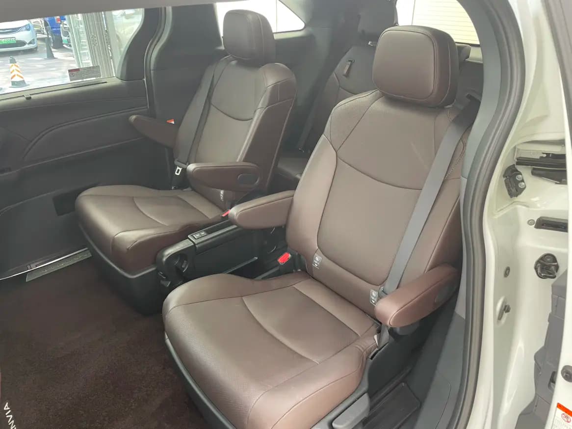 Toyota Granvia 2025 г. 12071 км. — фото 32