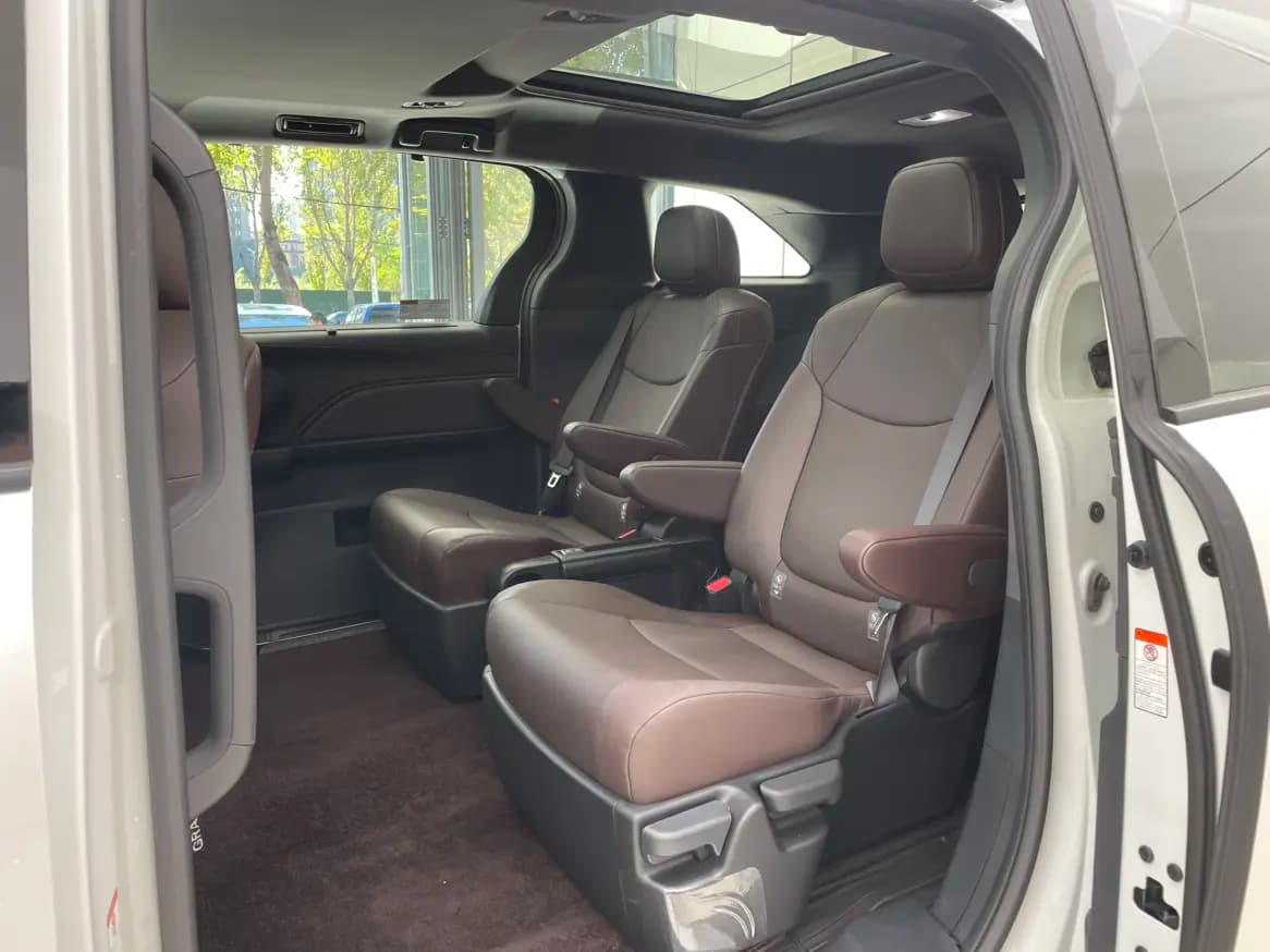 Toyota Granvia 2025 г. 12071 км. — фото 35