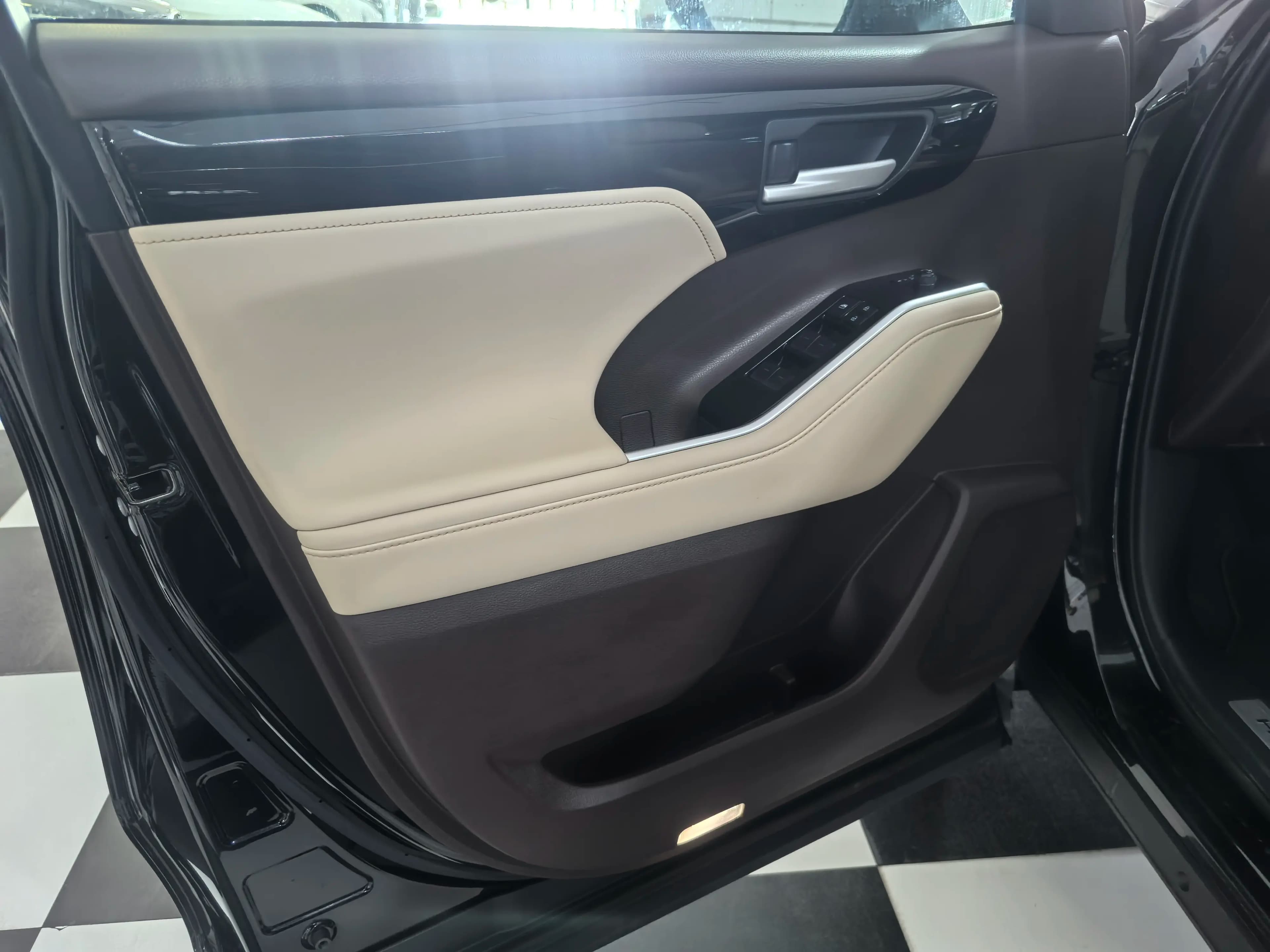 Toyota Highlander 2021 г. 37108 км. — фото 12