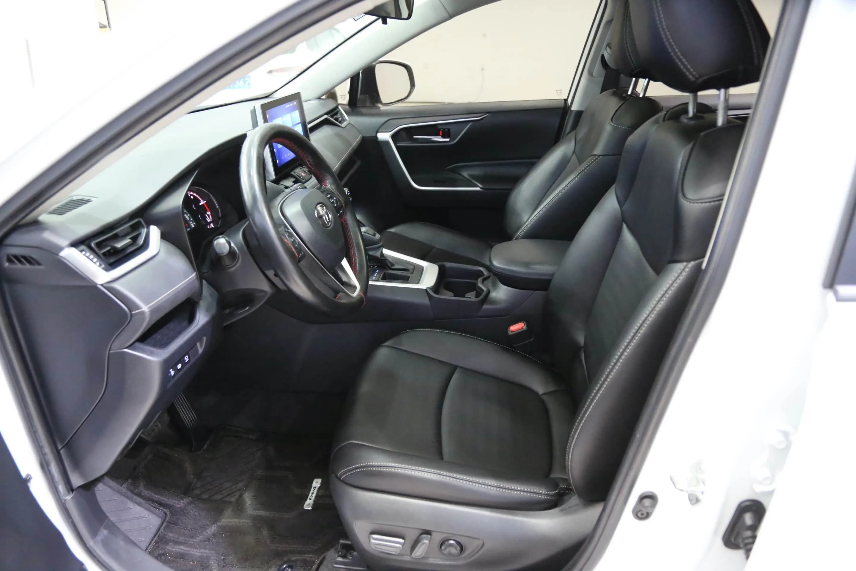 Toyota RAV4 2021 г. 29072 км. — фото 17