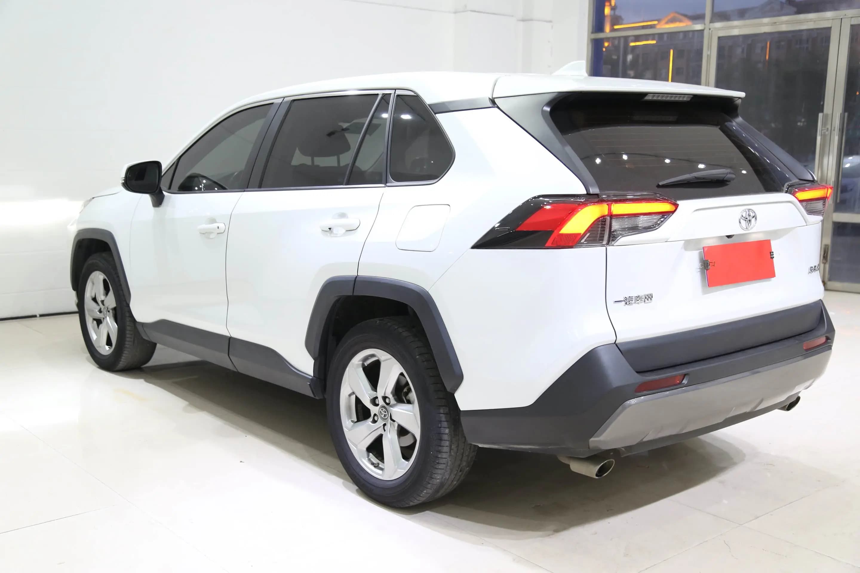 Toyota RAV4 2021 г. 29072 км. — фото 4