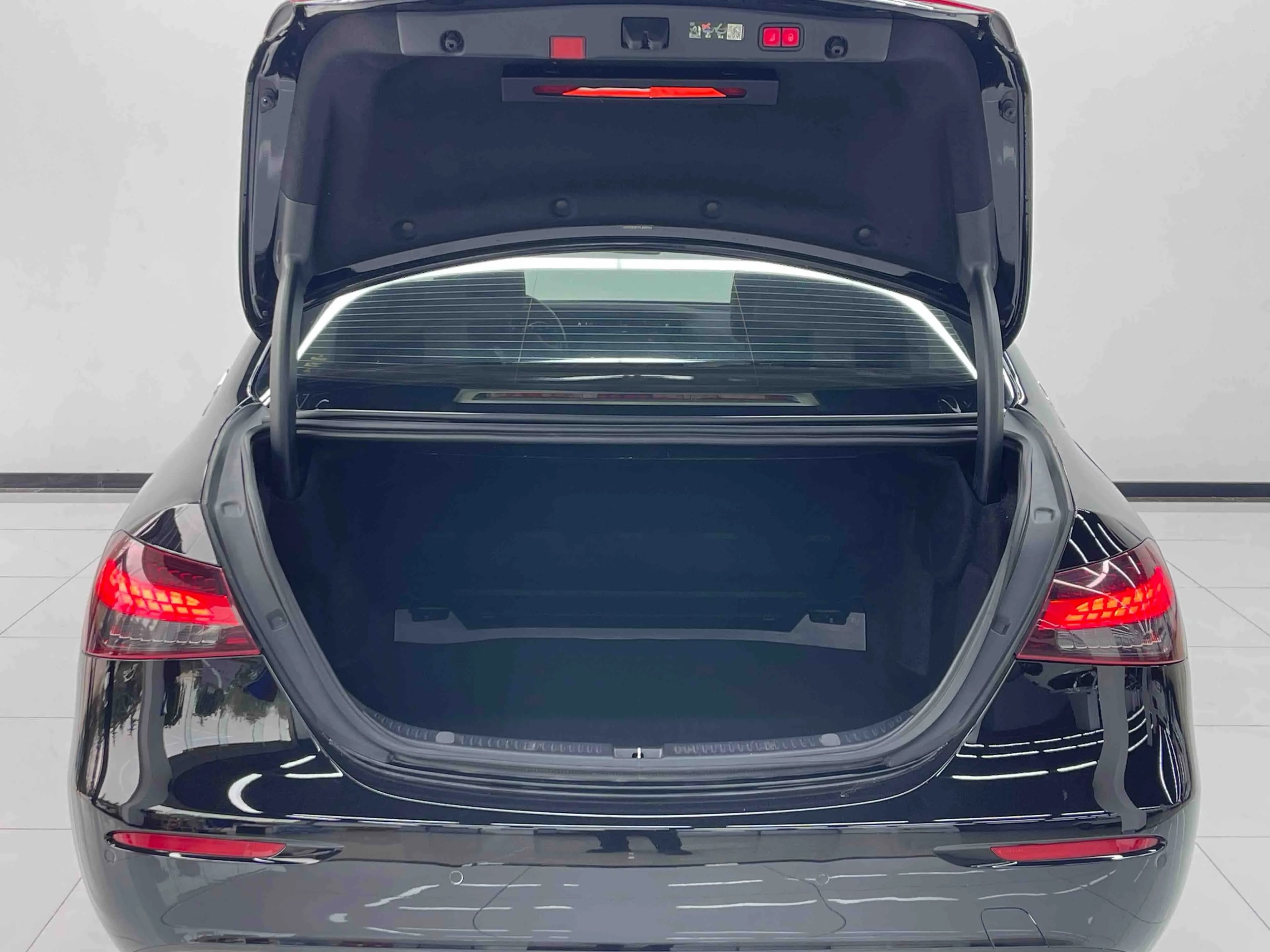 Mercedes-Benz E-Class 2022 г. 46087 км. — фото 20