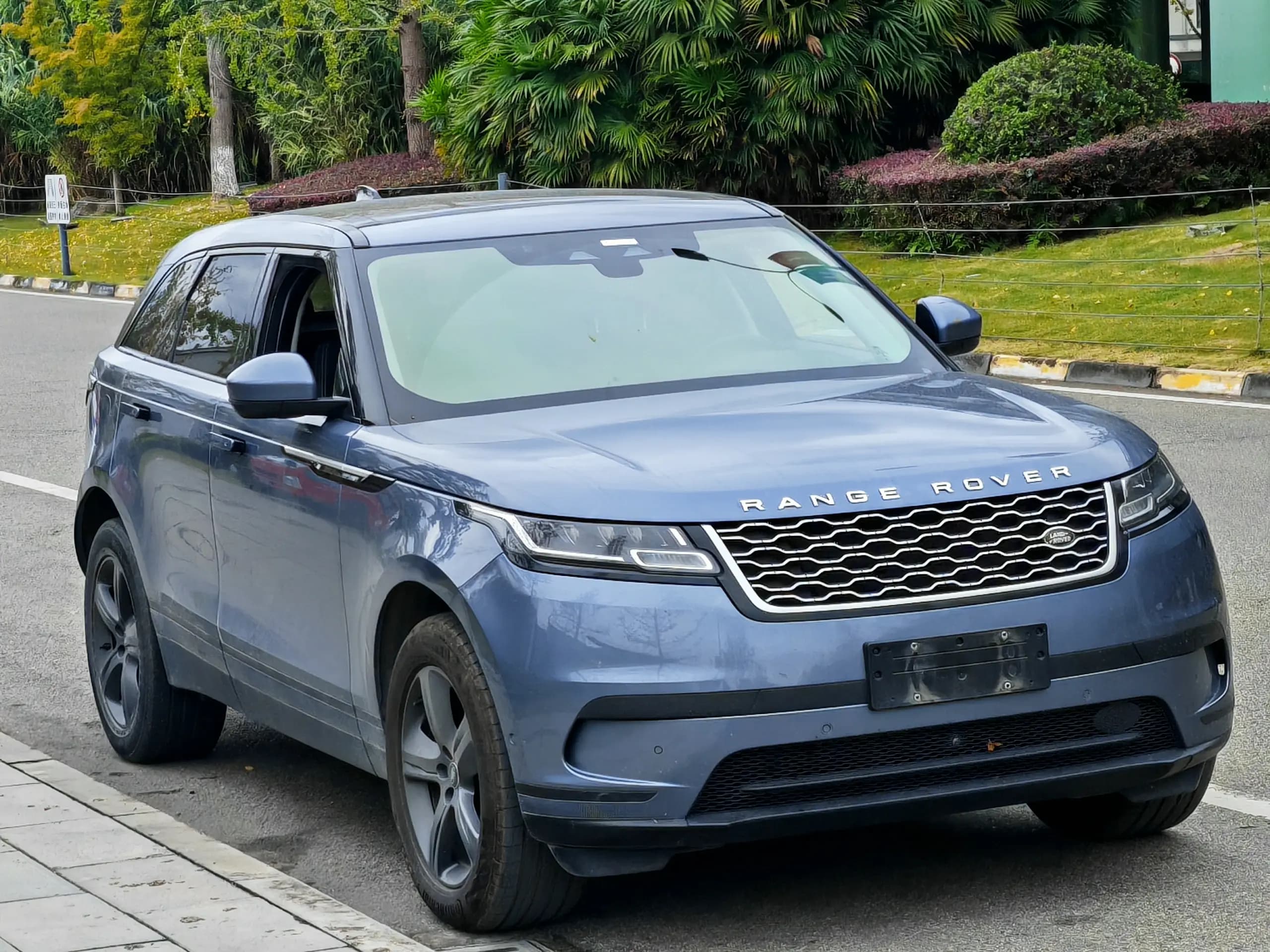 Land Rover Range Rover Velar 2021 г. 70128 км. — фото 3