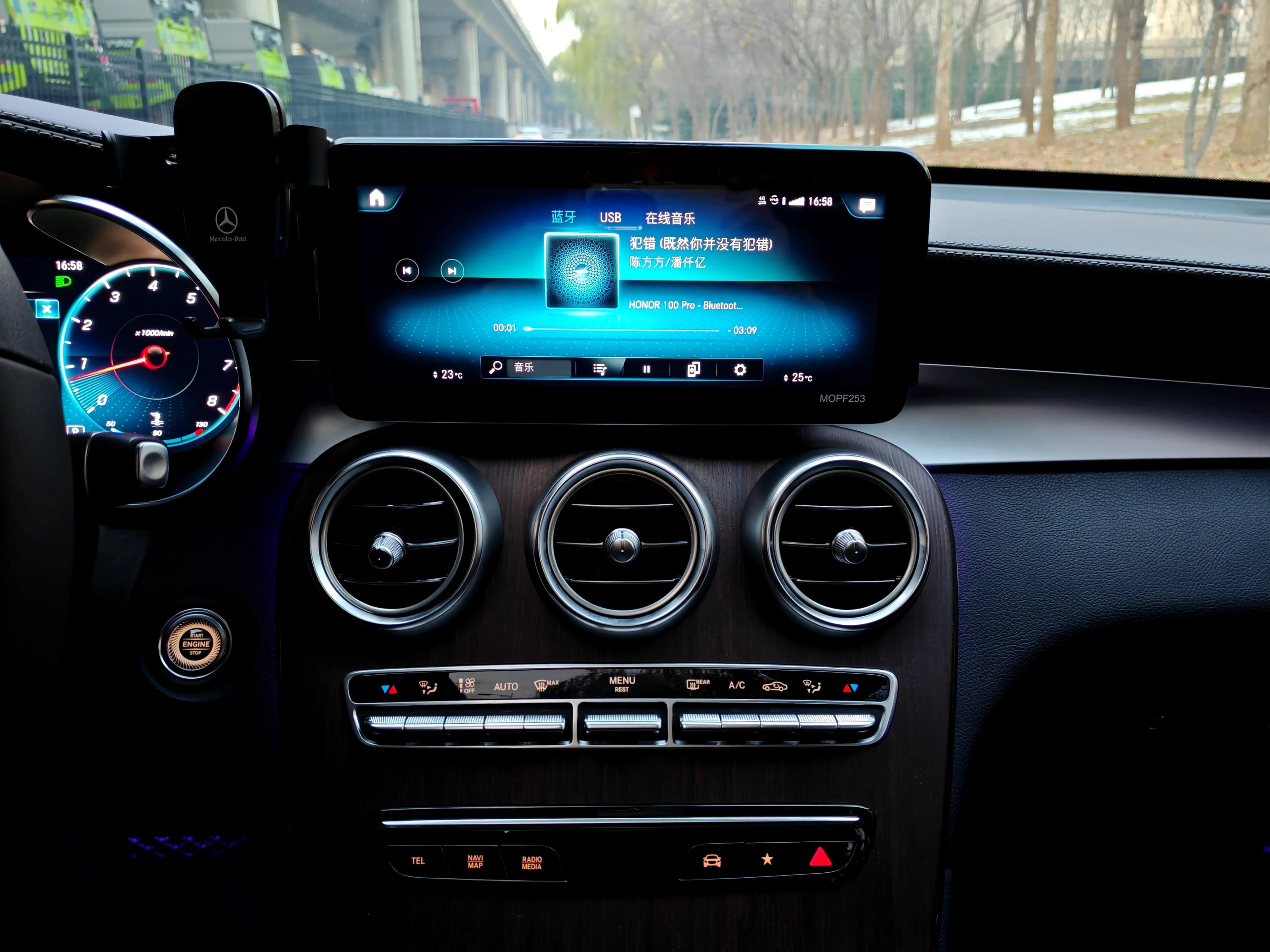 Mercedes-Benz GLC 2021 г. 46000 км. — фото 11