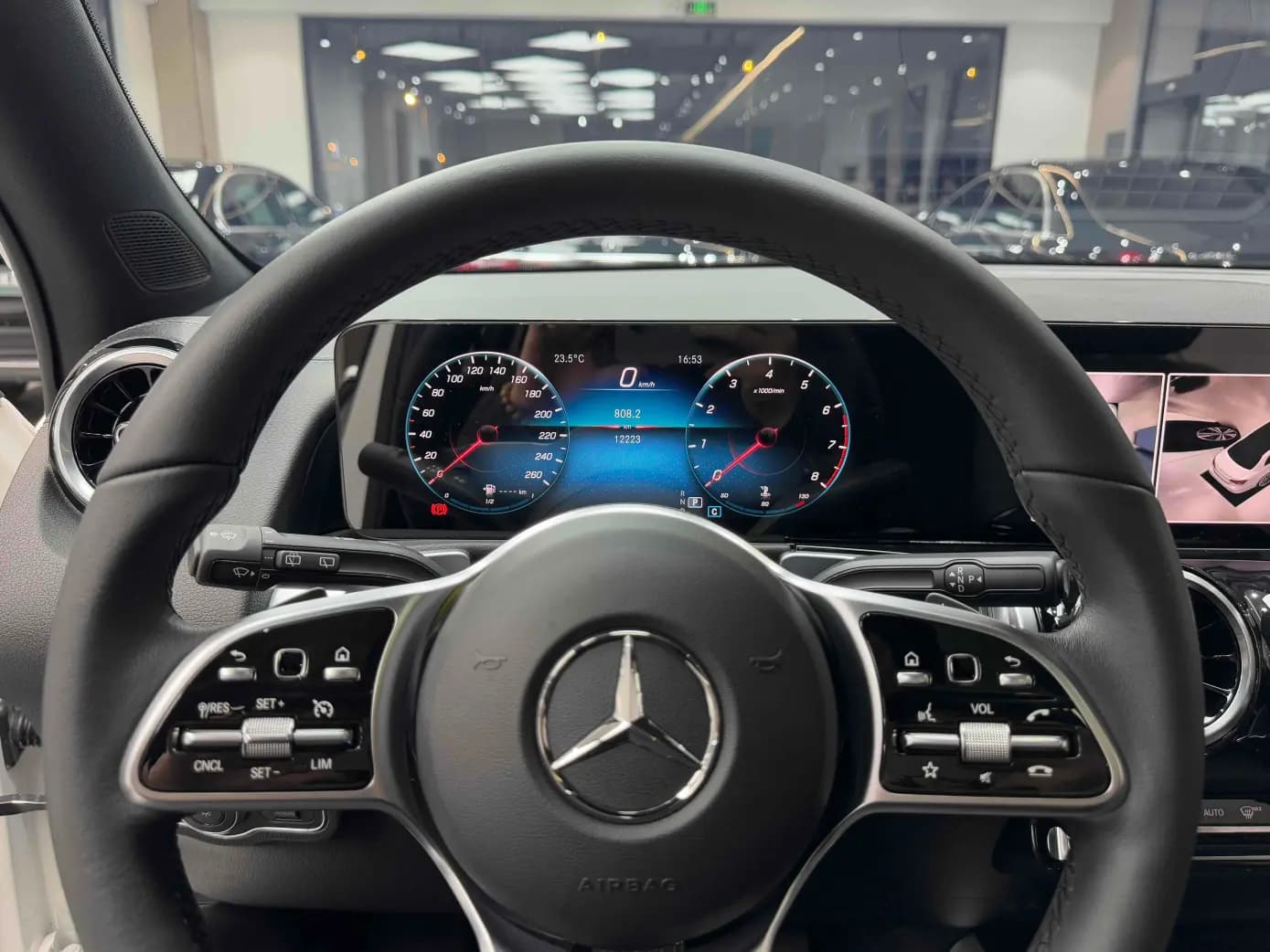 Mercedes-Benz GLB 2022 г. 12068 км. — фото 11