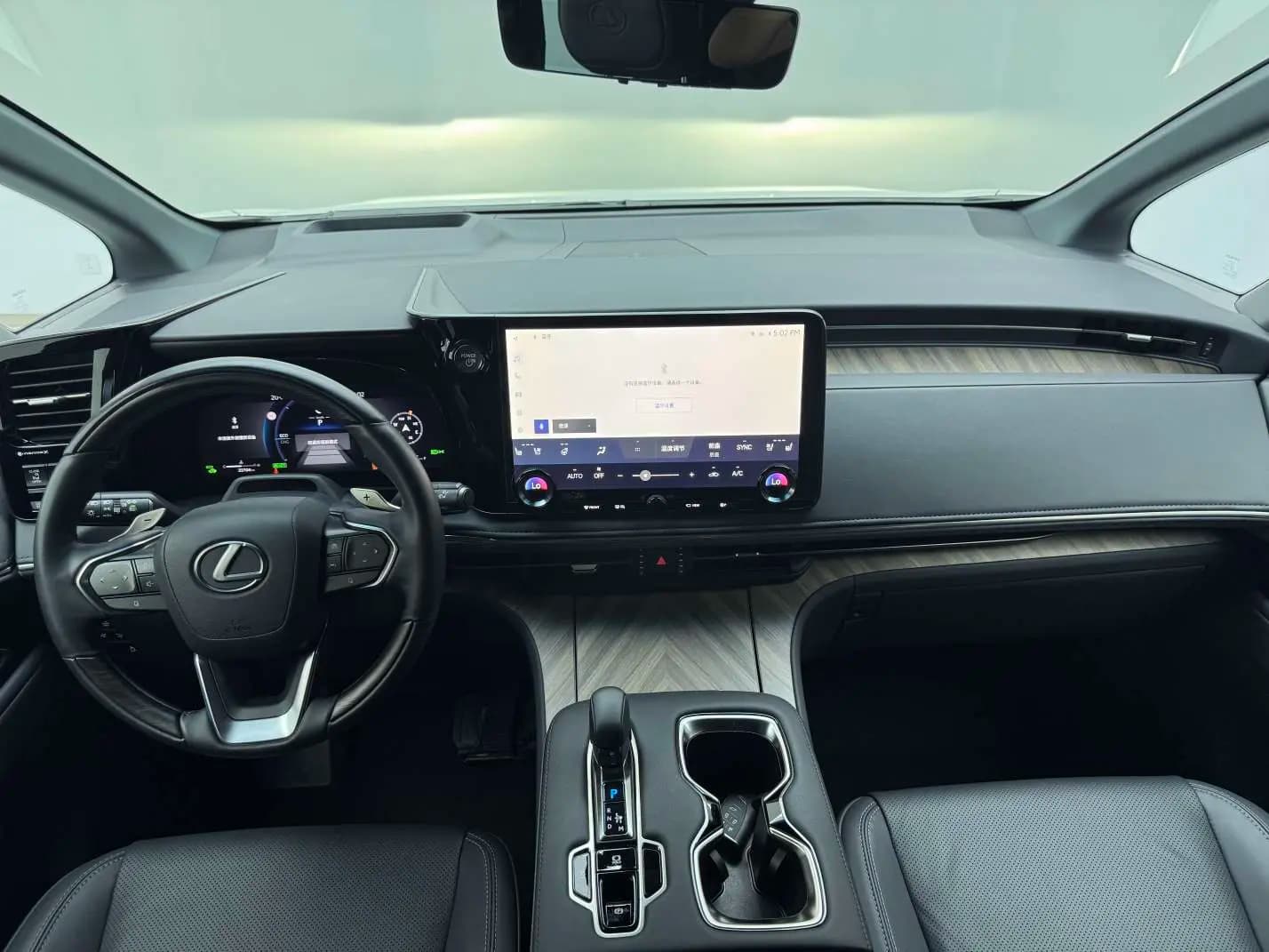 Lexus LM 2024 г. 22768 км. — фото 17