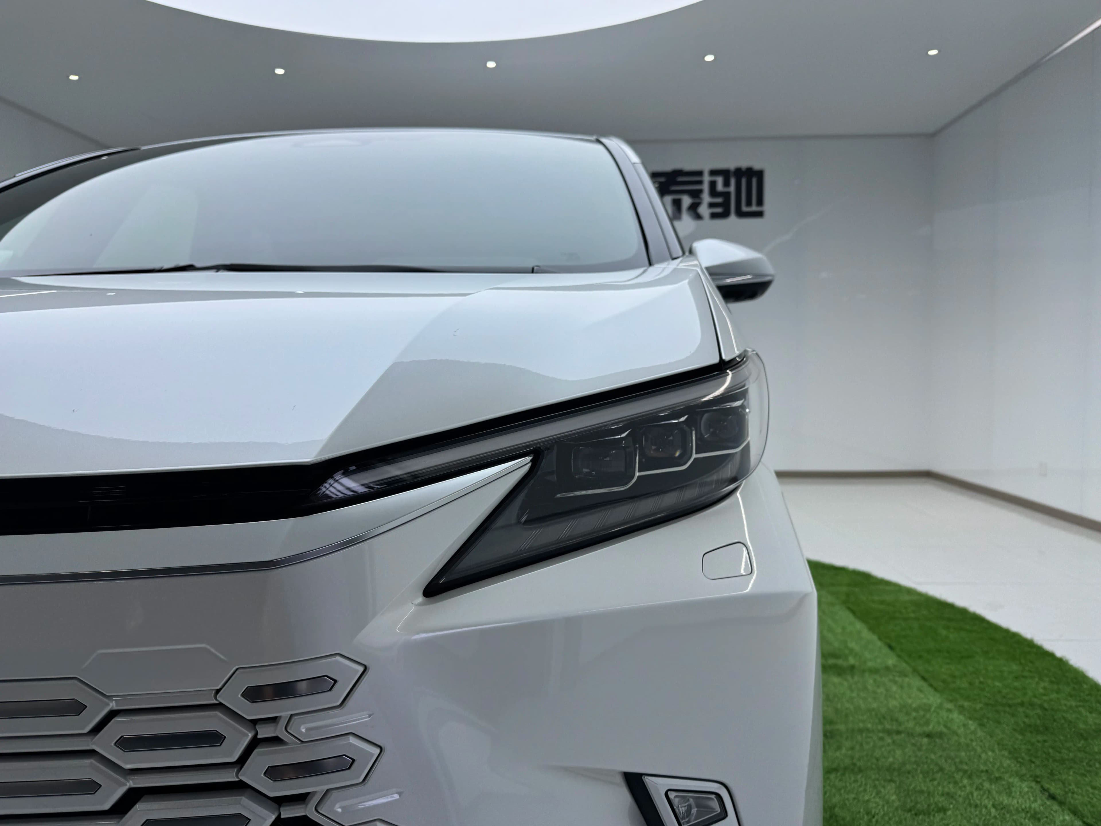 Lexus LM 2024 г. 22768 км. — фото 10