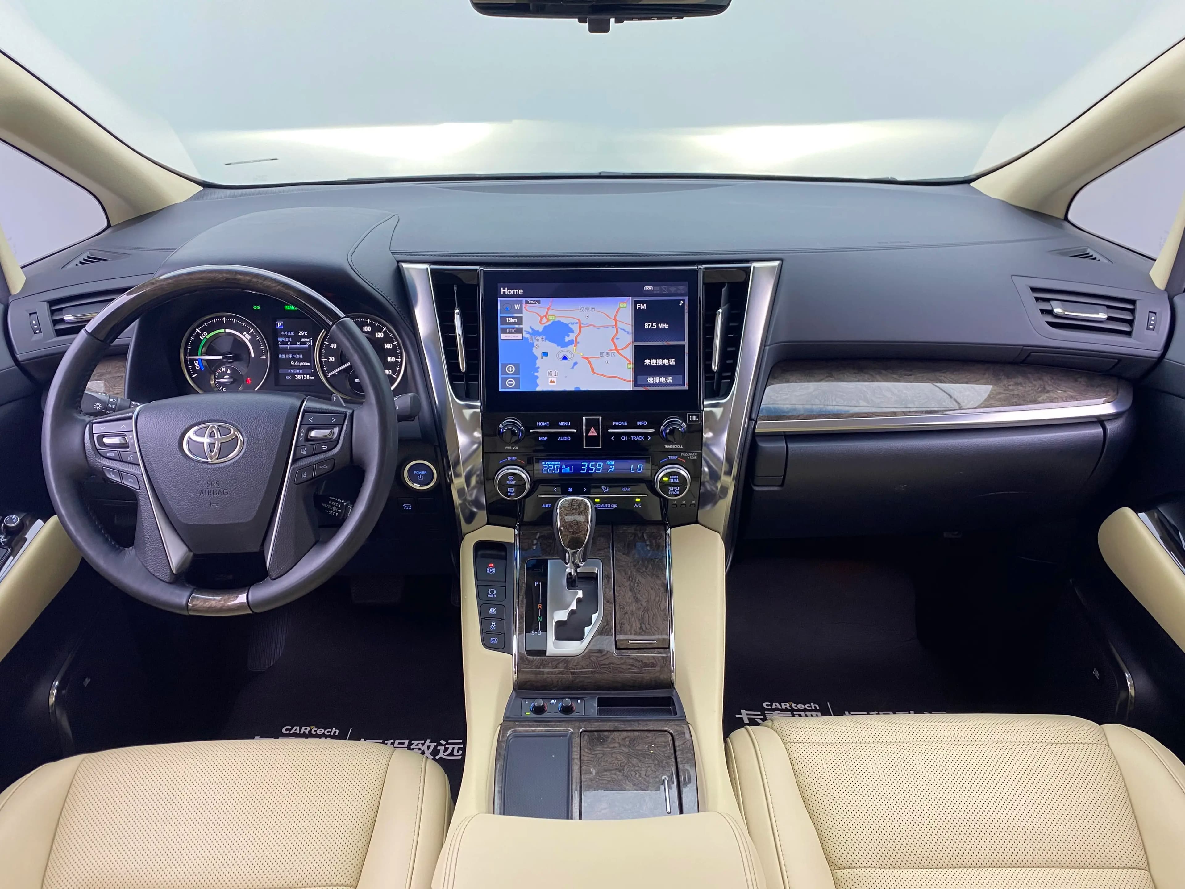 Toyota Alphard 2023 г. 38144 км. — фото 20