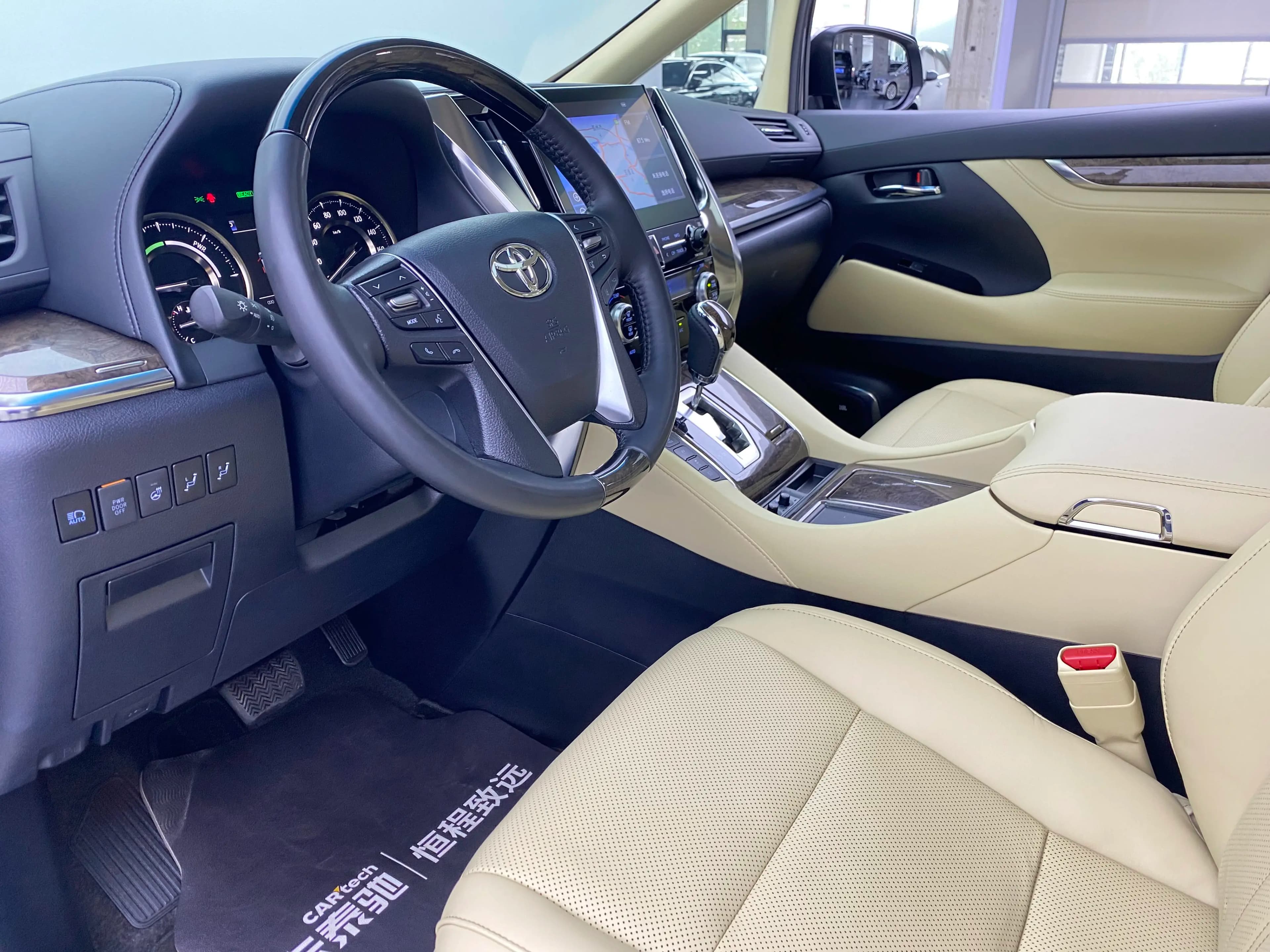 Toyota Alphard 2023 г. 38144 км. — фото 27