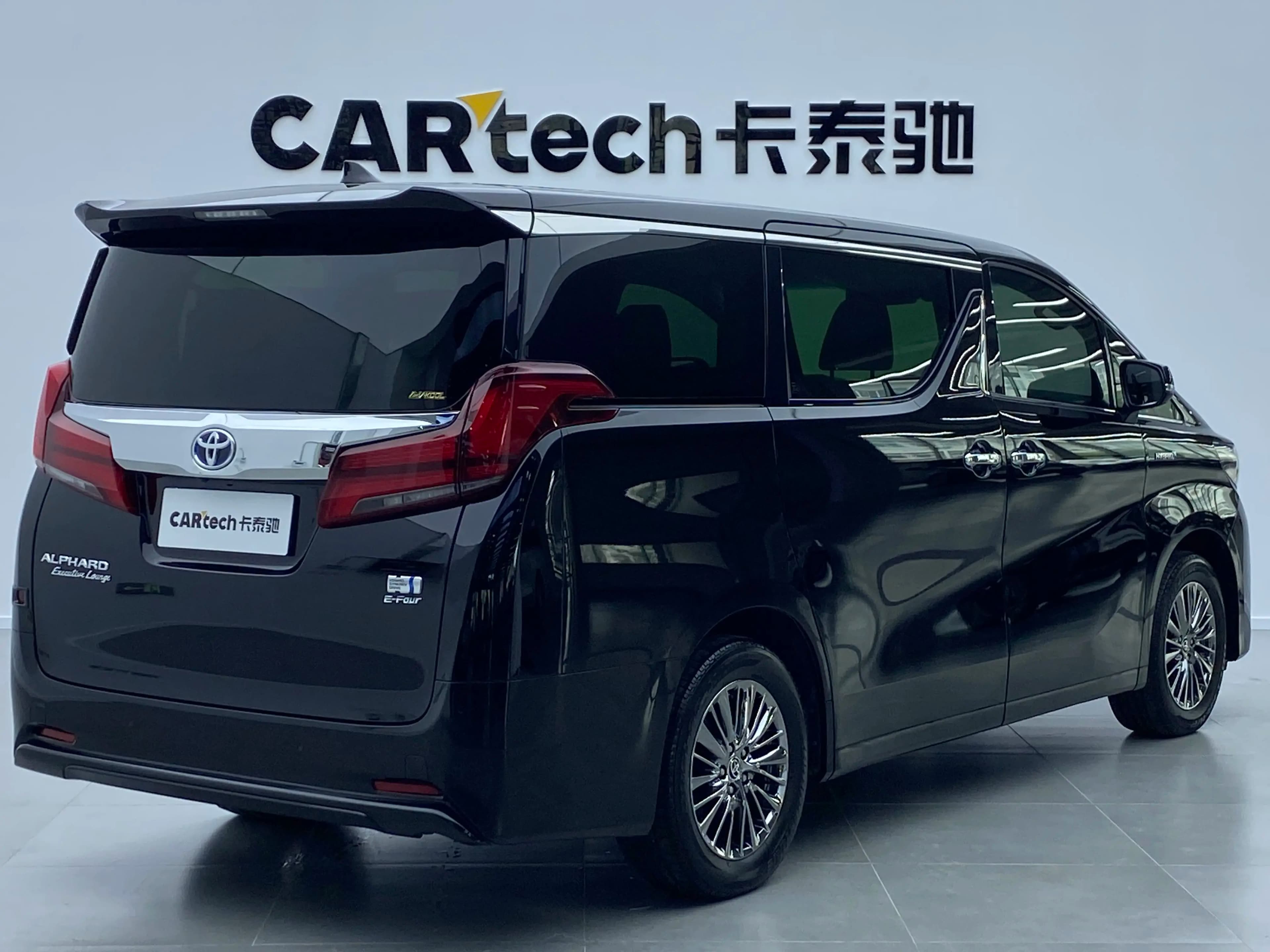 Toyota Alphard 2023 г. 38144 км. — фото 4