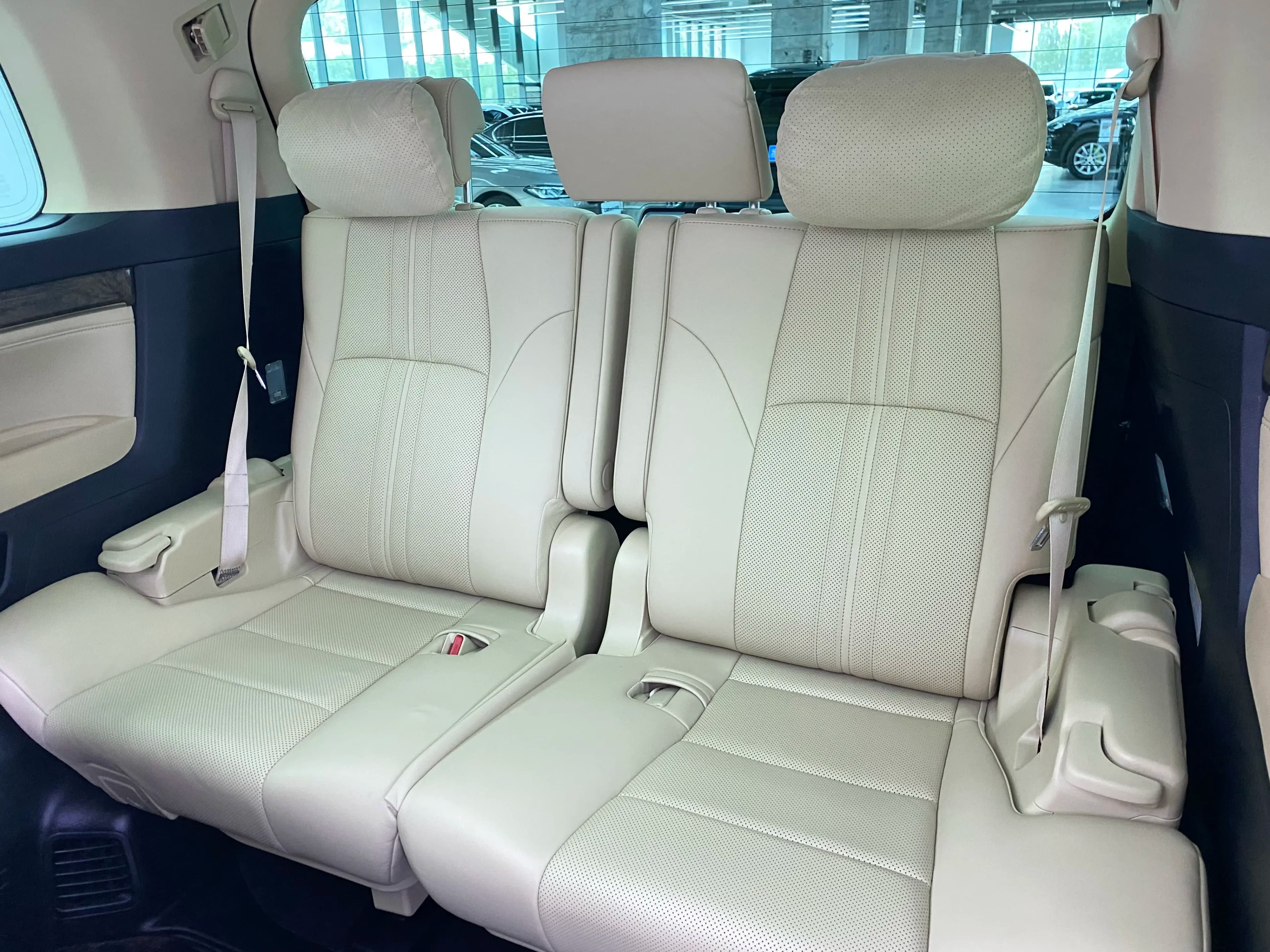 Toyota Alphard 2023 г. 38144 км. — фото 34