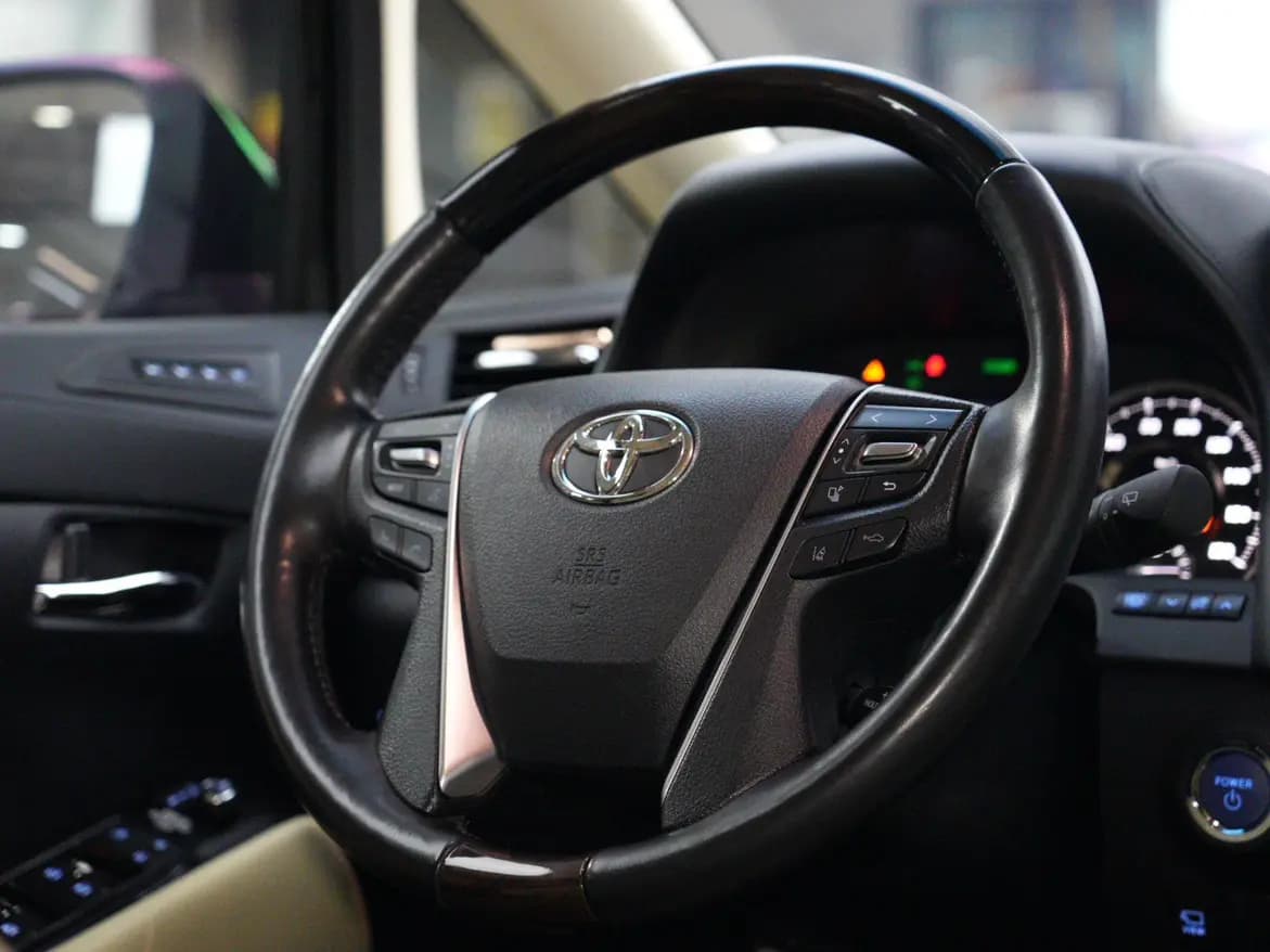 Toyota Alphard 2021 г. 57145 км. — фото 11