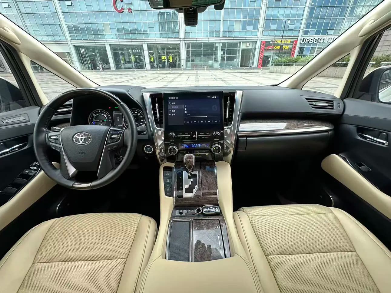 Toyota Crown Wellfire 2022 г. 76057 км. — фото 7