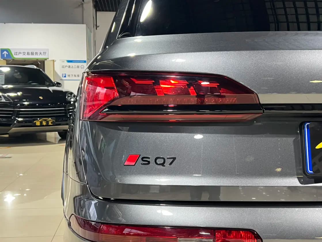 Audi SQ7 2024 г. 21142 км. — фото 10