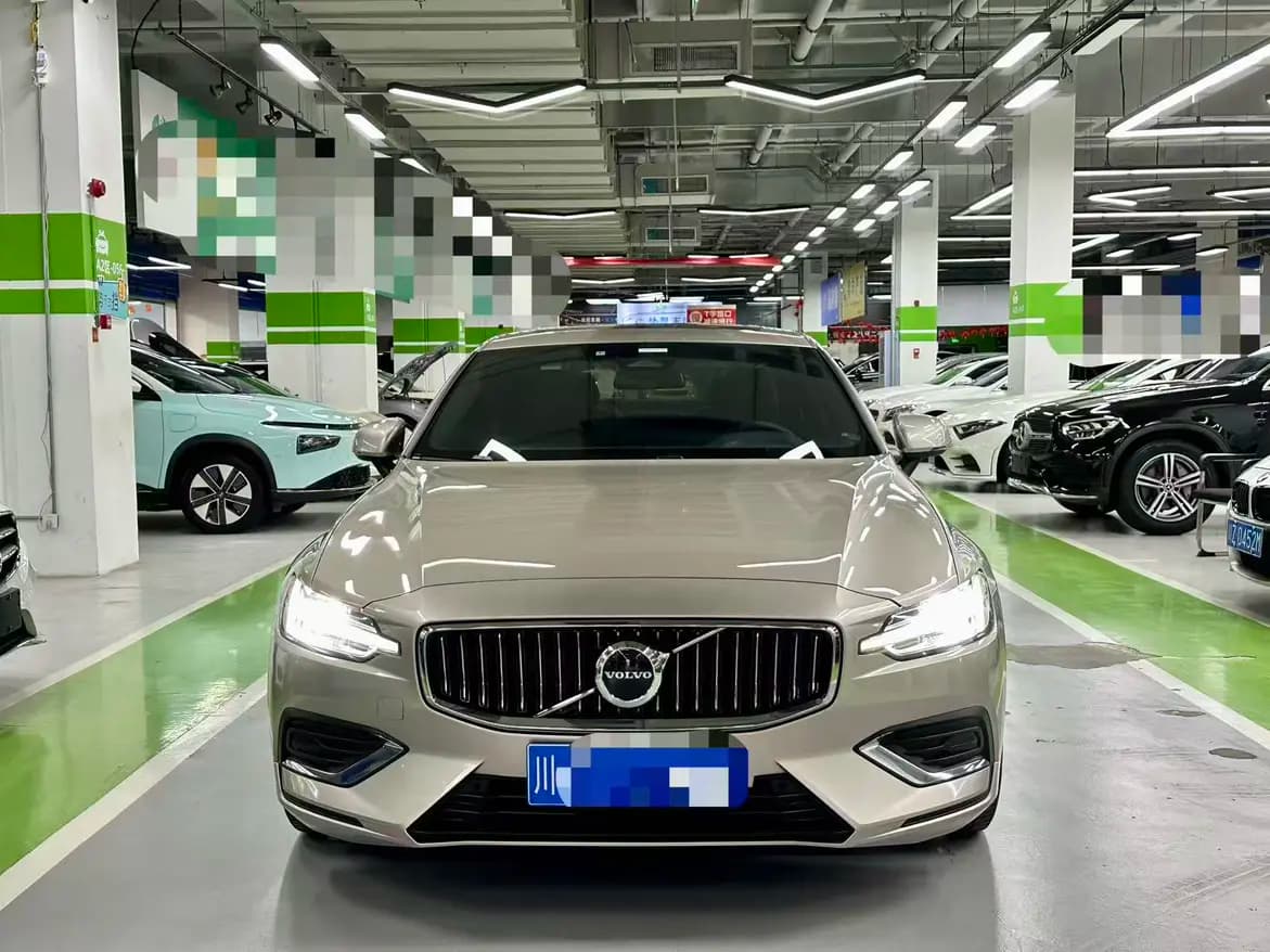 Volvo S60 2023 г. 22012 км. — фото 2
