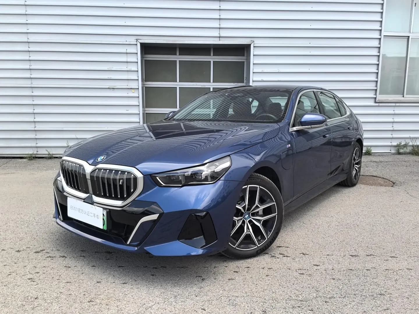 BMW i5 2024 г. 8865 км.