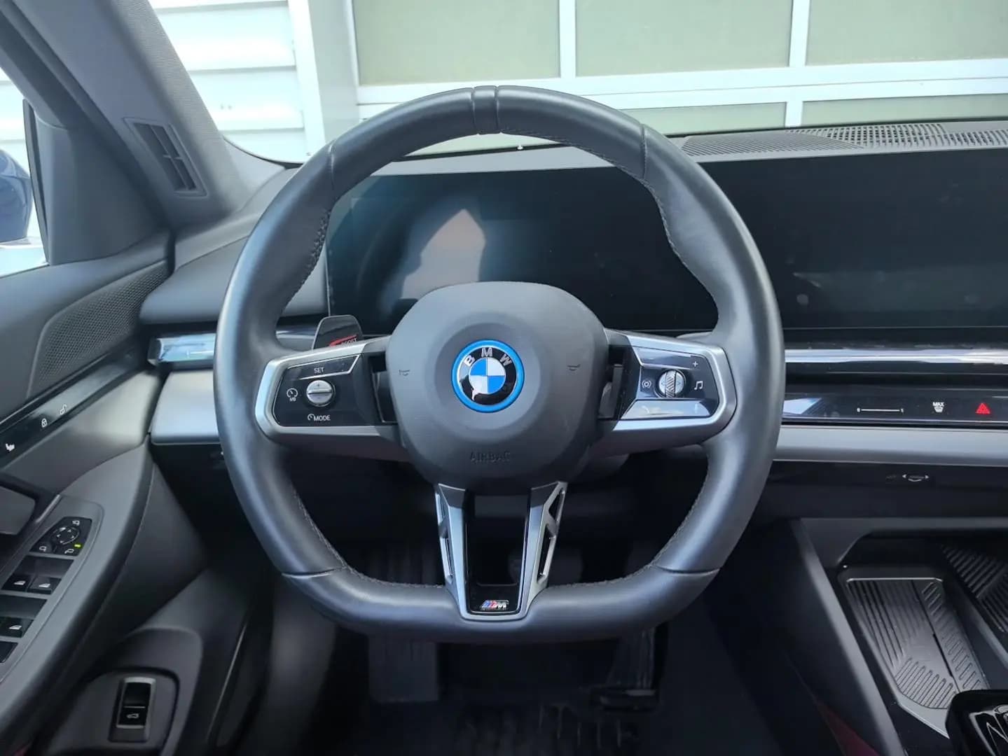 BMW i5 2024 г. 8865 км. — фото 15