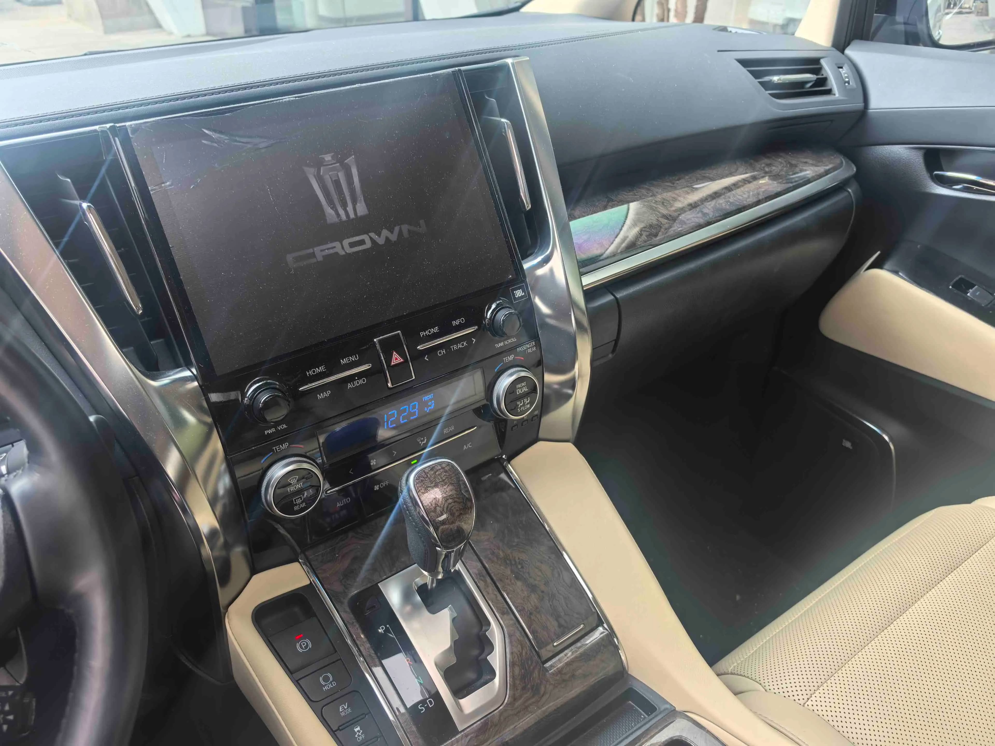 Toyota Crown Wellfire 2023 г. 30758 км. — фото 4
