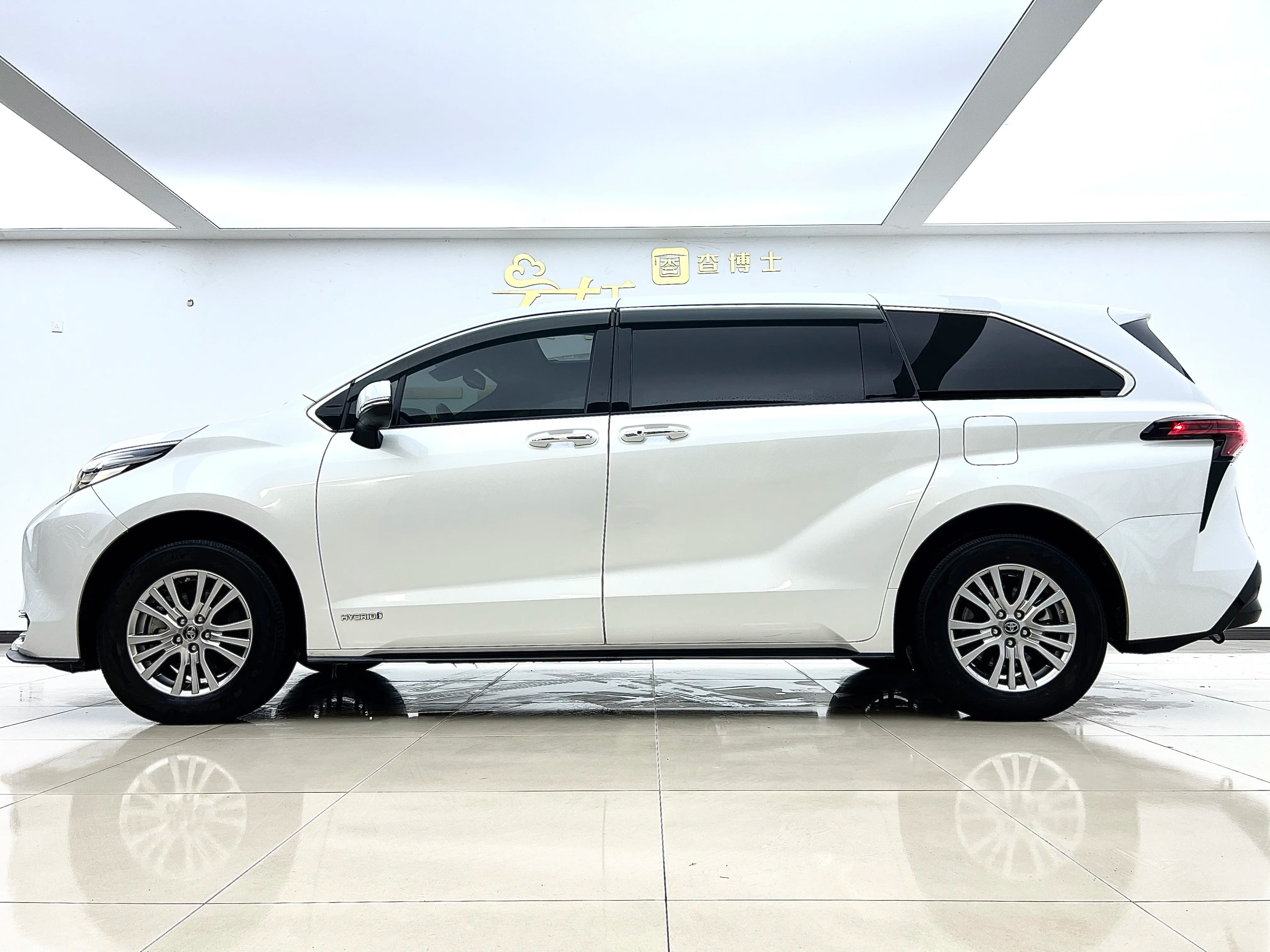 Toyota Sienna 2022 г. 70043 км. — фото 4