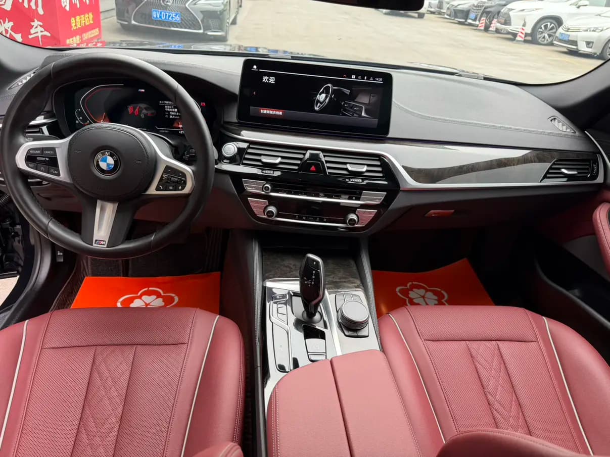 BMW 5 Series 2022 г. 60131 км. — фото 10