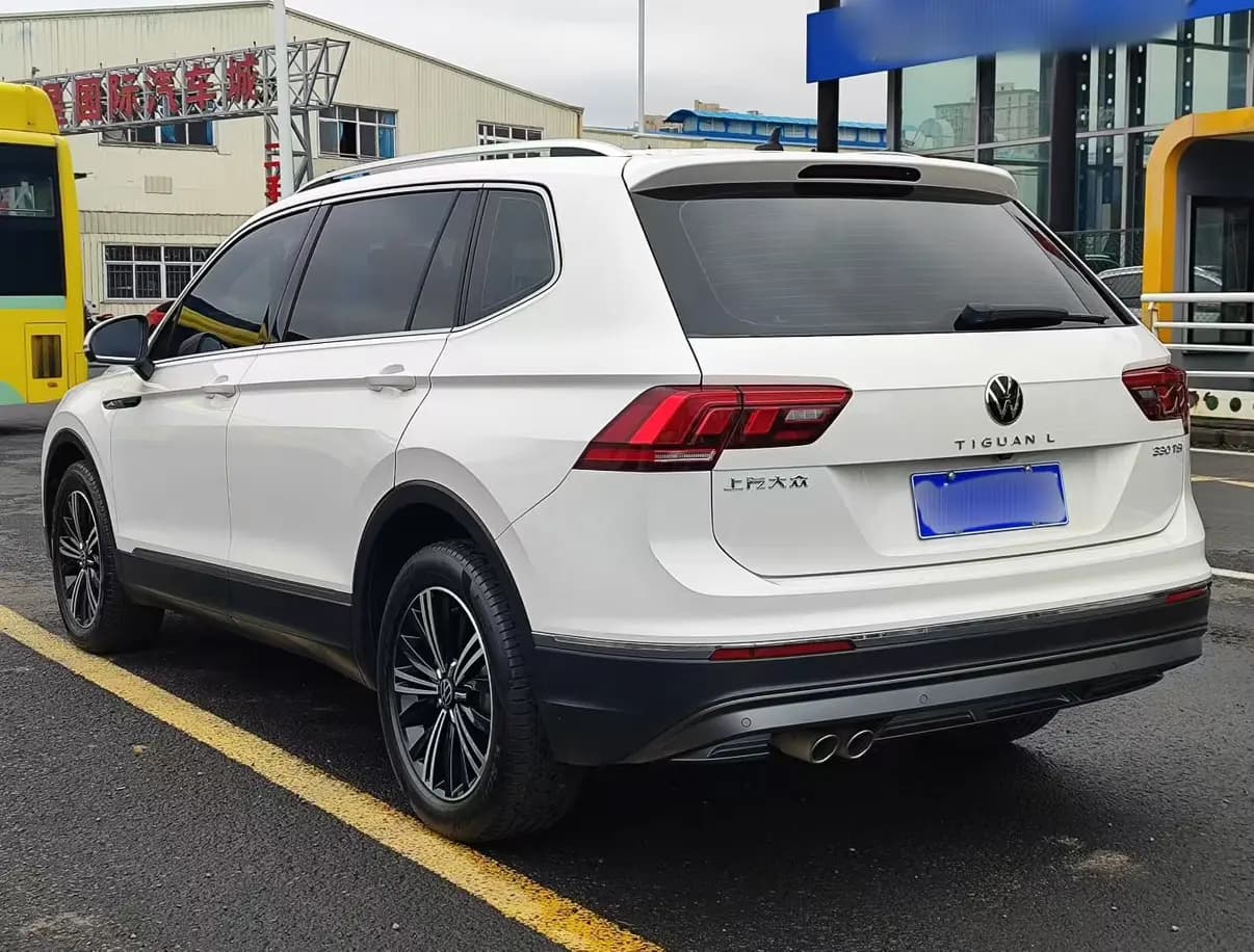 Volkswagen Tiguan L 2021 г. 45021 км. — фото 4