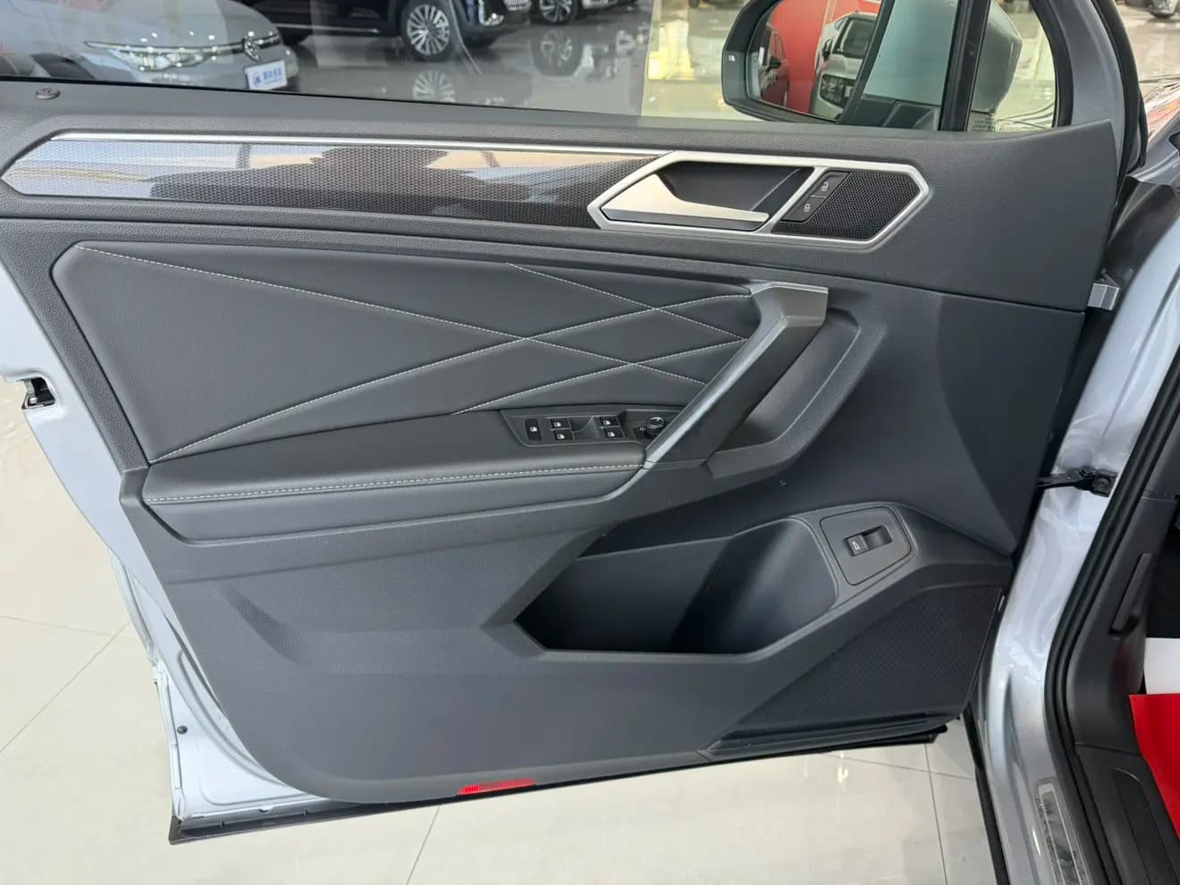 Volkswagen Tiguan L 2022 г. 76023 км. — фото 6