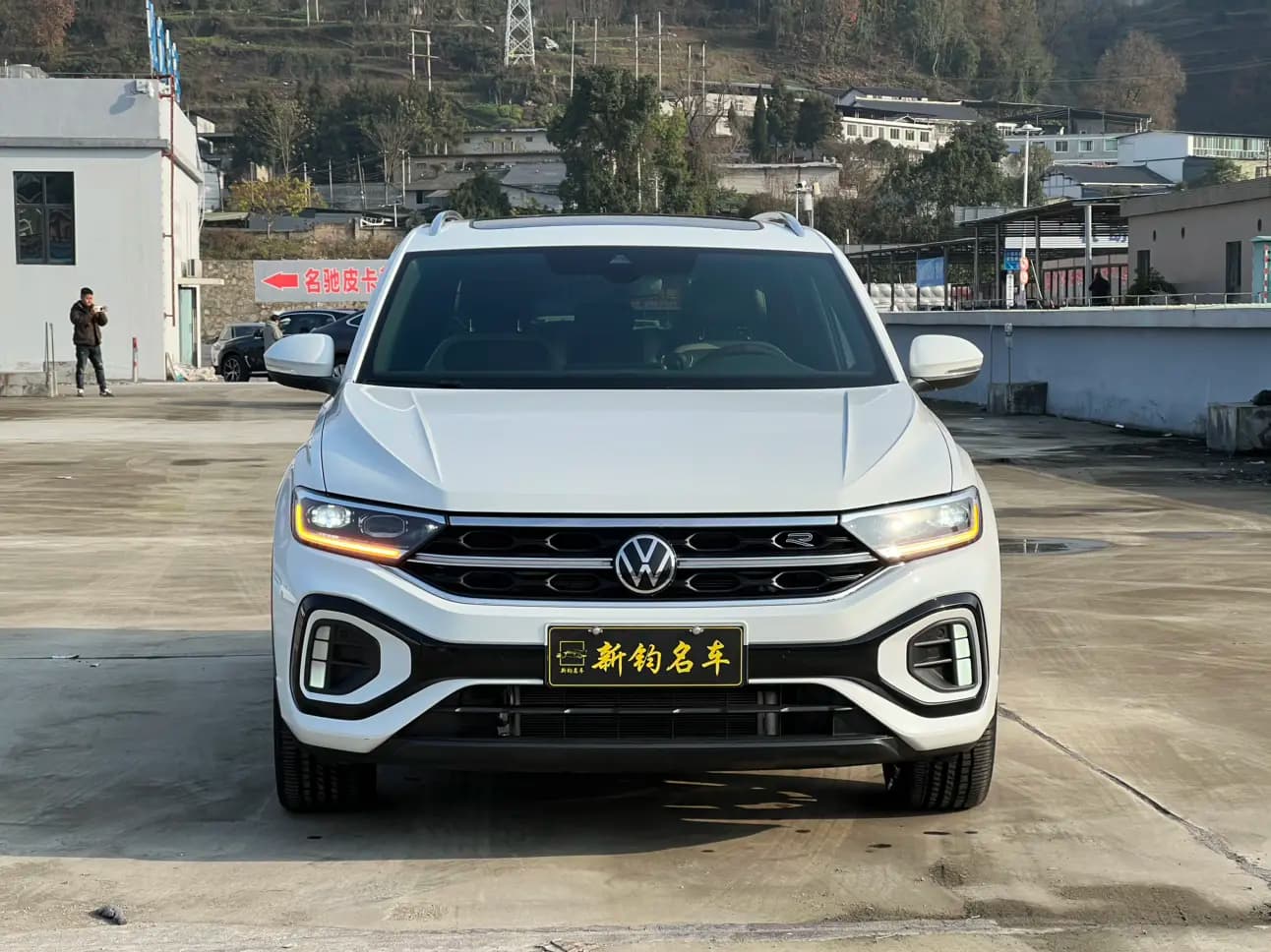 Volkswagen T-Roc 2023 г. 32024 км. — фото 2