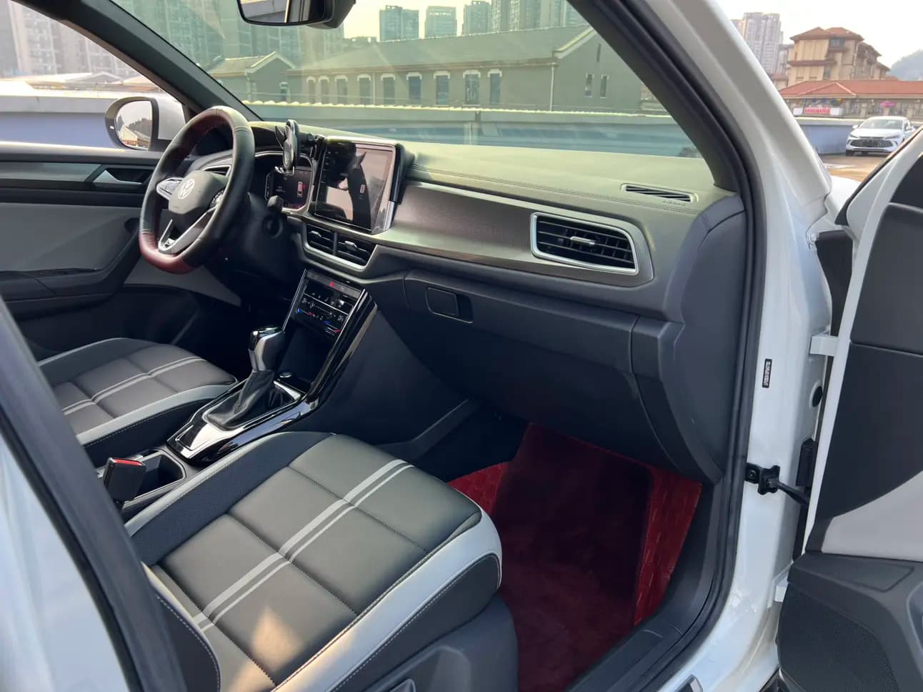 Volkswagen T-Roc 2023 г. 32024 км. — фото 11