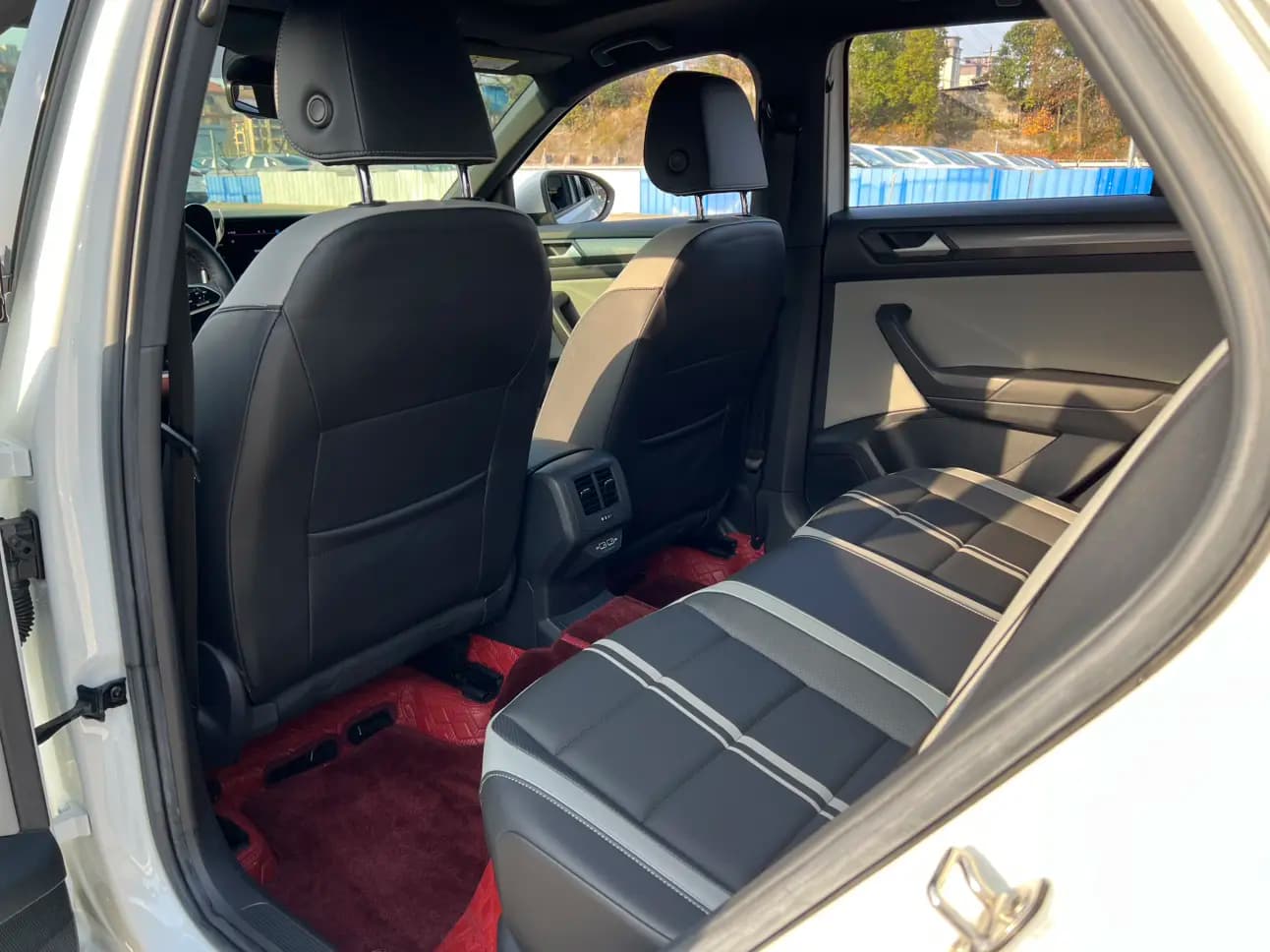 Volkswagen T-Roc 2023 г. 32024 км. — фото 13