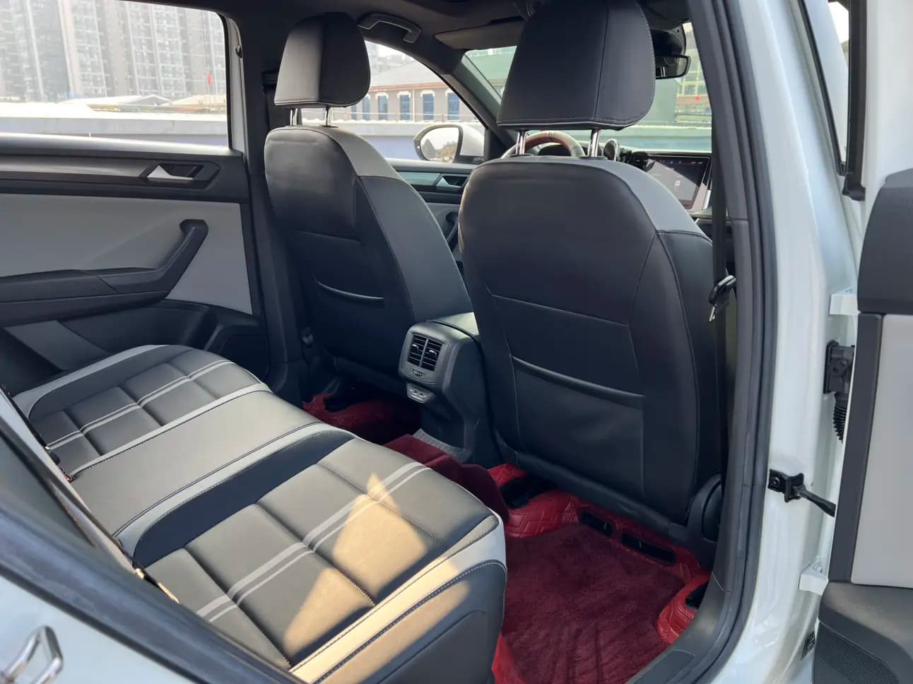 Volkswagen T-Roc 2023 г. 32024 км. — фото 14
