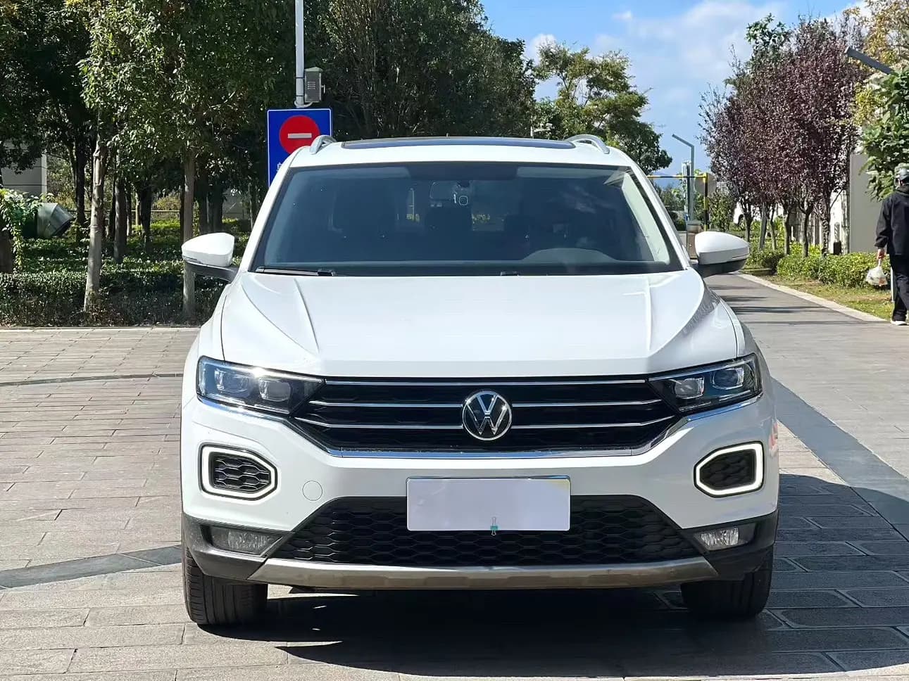 Volkswagen T-Roc 2023 г. 40025 км. — фото 2