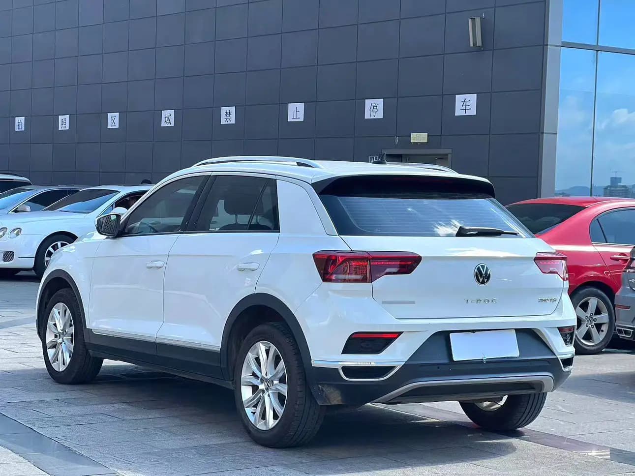 Volkswagen T-Roc 2023 г. 40025 км. — фото 4