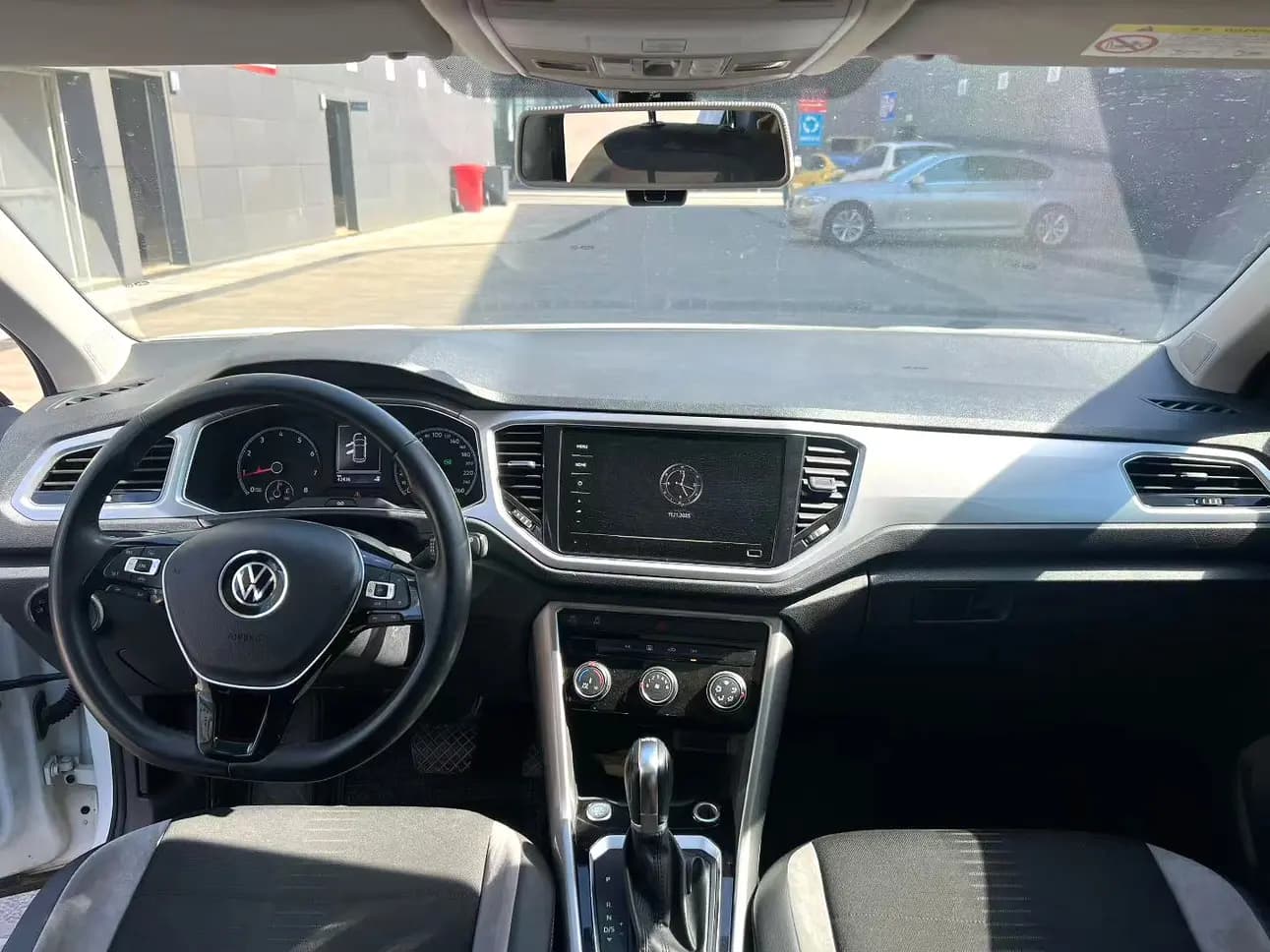 Volkswagen T-Roc 2023 г. 40025 км. — фото 7