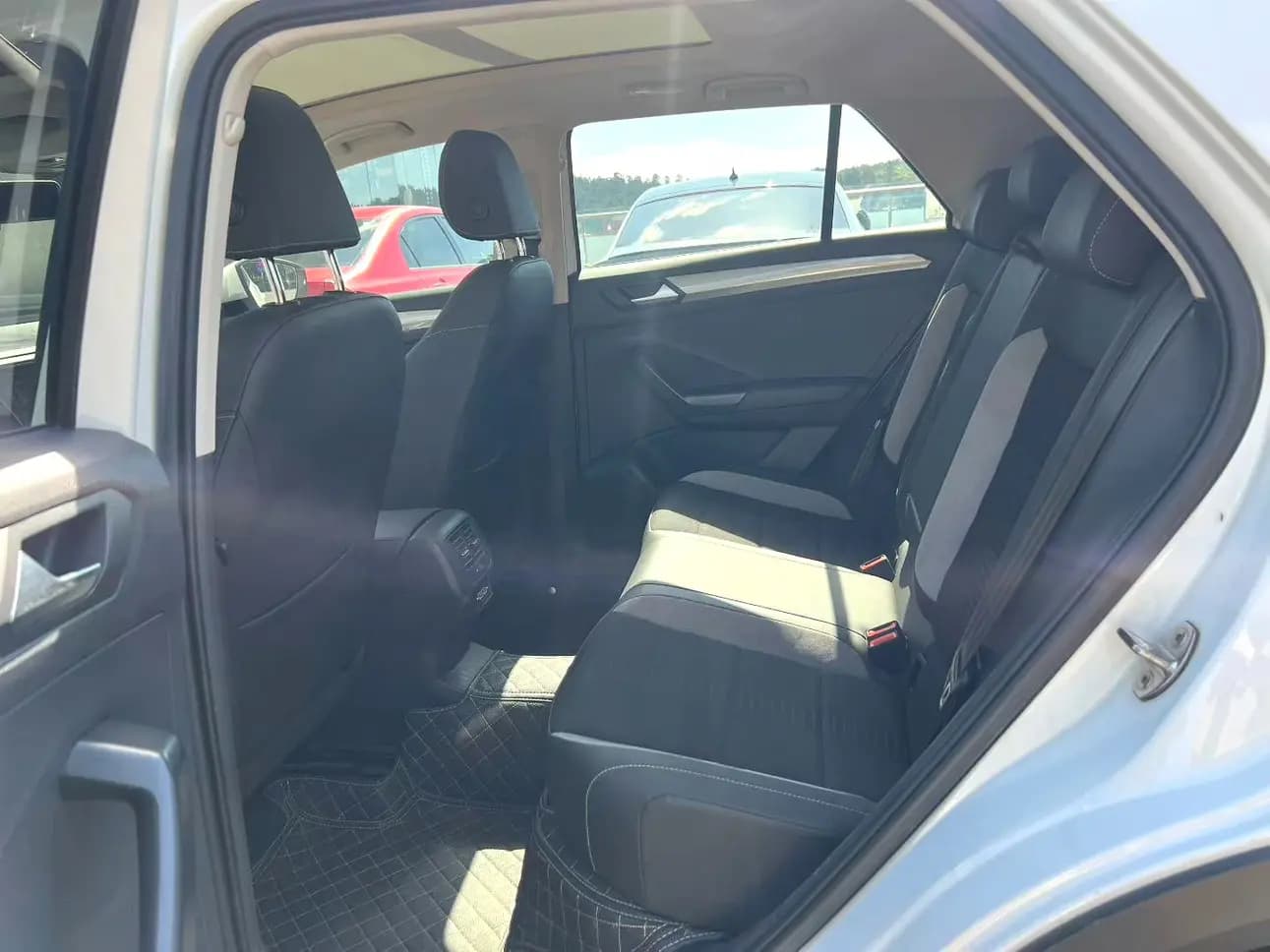 Volkswagen T-Roc 2023 г. 40025 км. — фото 9