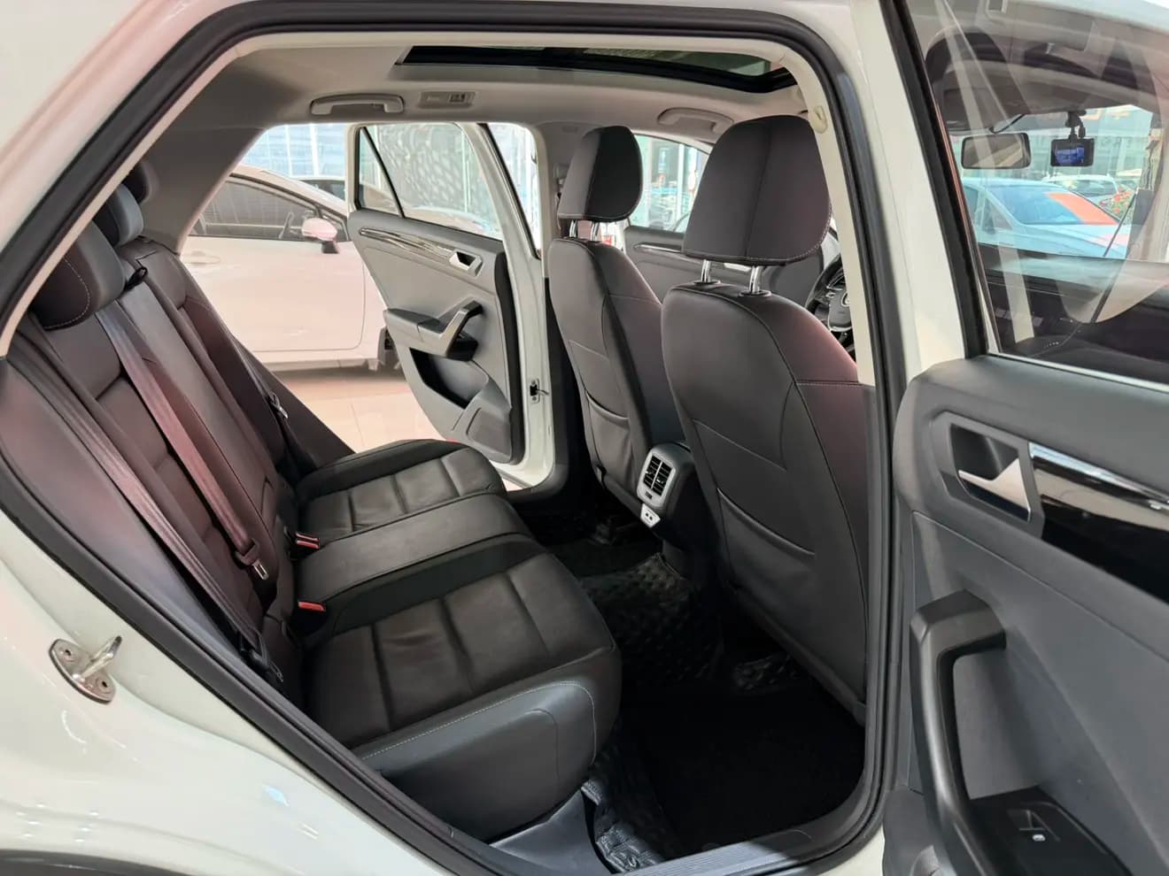 Volkswagen T-Roc 2022 г. 22026 км. — фото 11