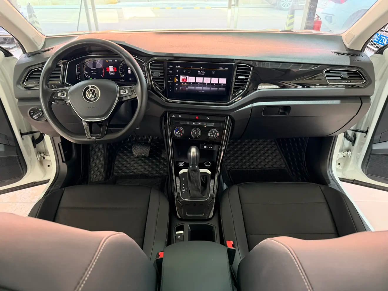 Volkswagen T-Roc 2022 г. 22026 км. — фото 8