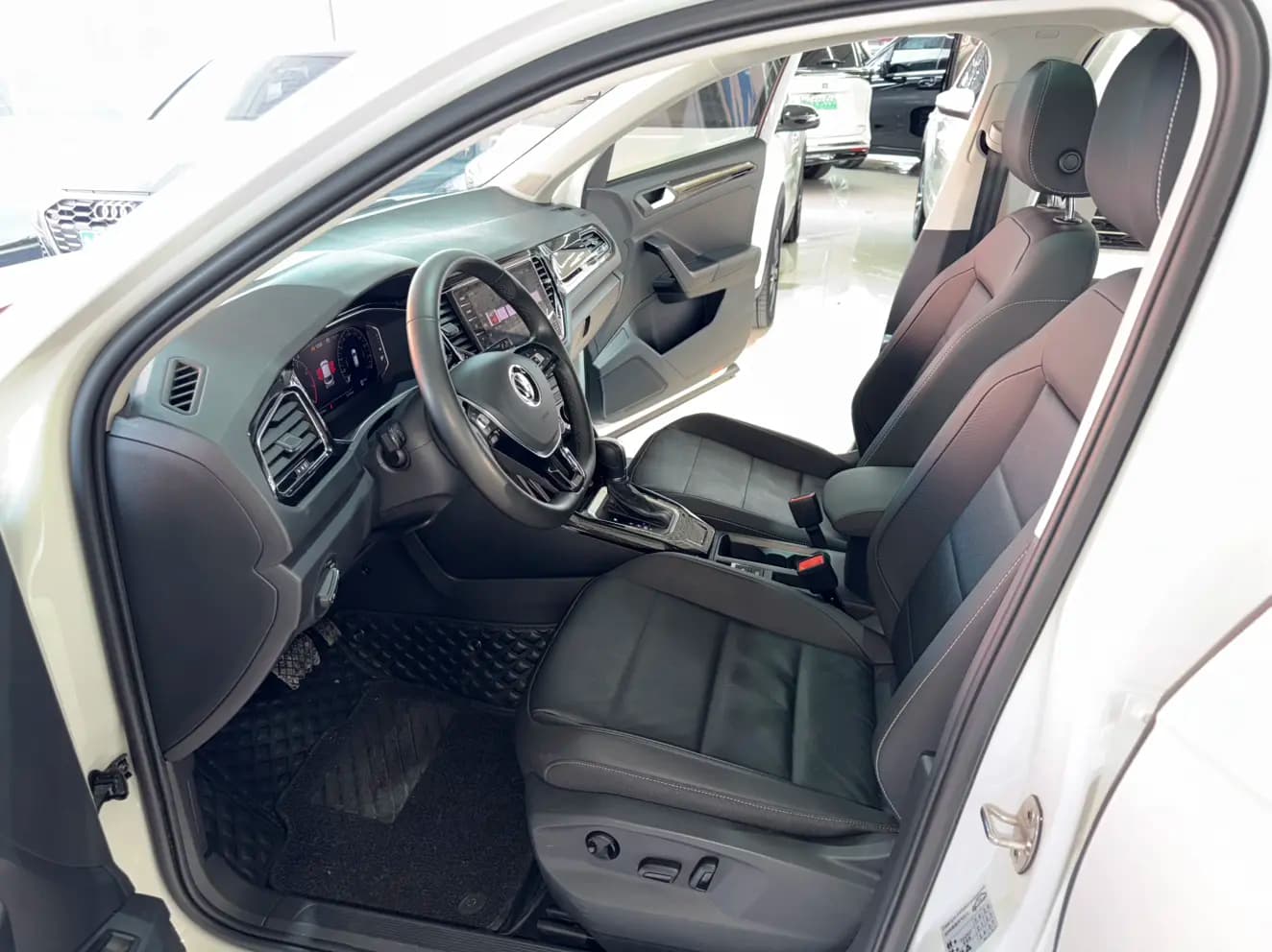 Volkswagen T-Roc 2022 г. 22026 км. — фото 10
