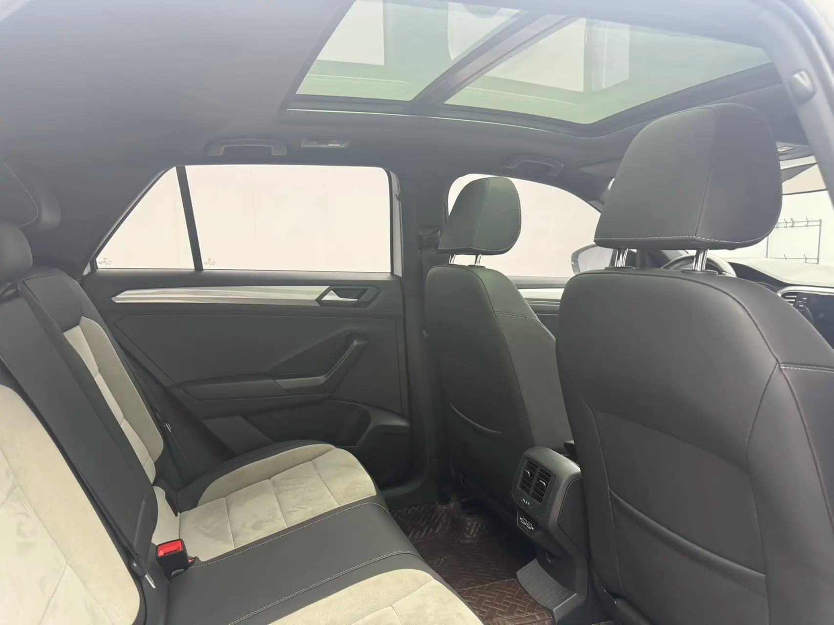 Volkswagen T-Roc 2022 г. 51027 км. — фото 20