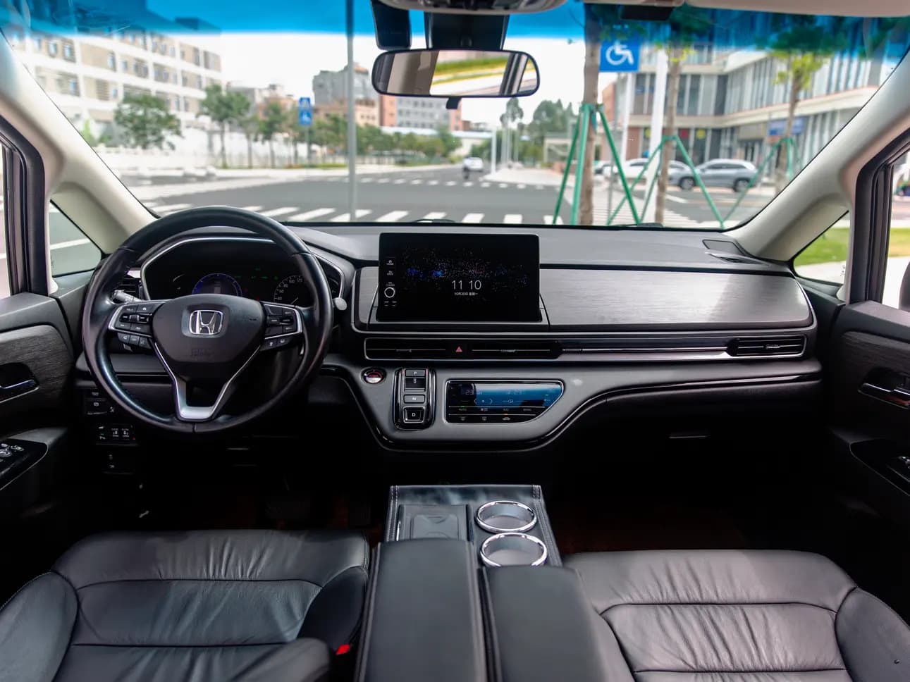 Honda Elysion 2023 г. 62090 км. — фото 12