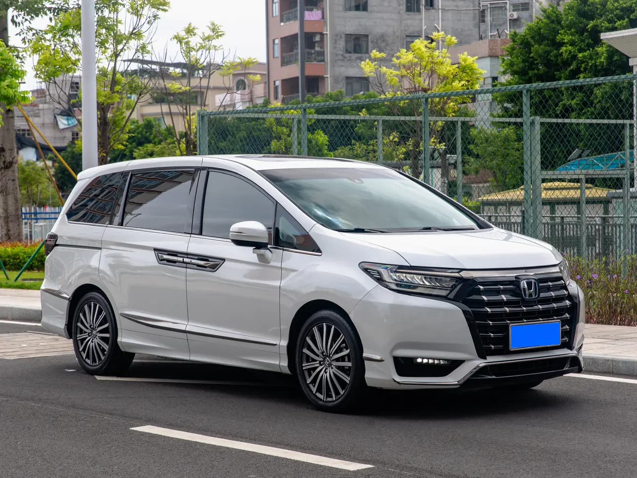 Honda Elysion 2023 г. 62090 км. — фото 3
